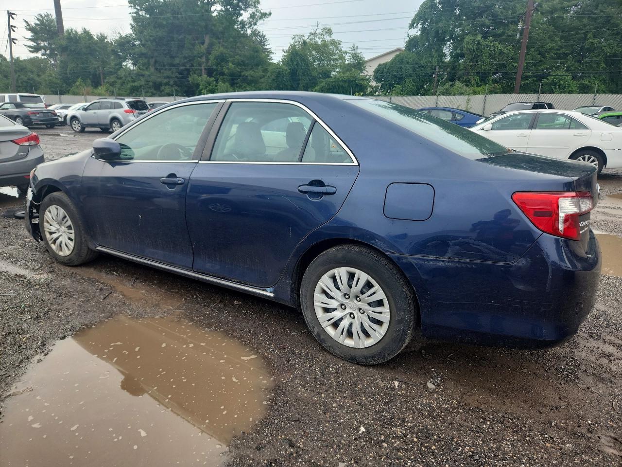 2014 Toyota Camry Le Blue vin: 4T4BF1FK2ER443614