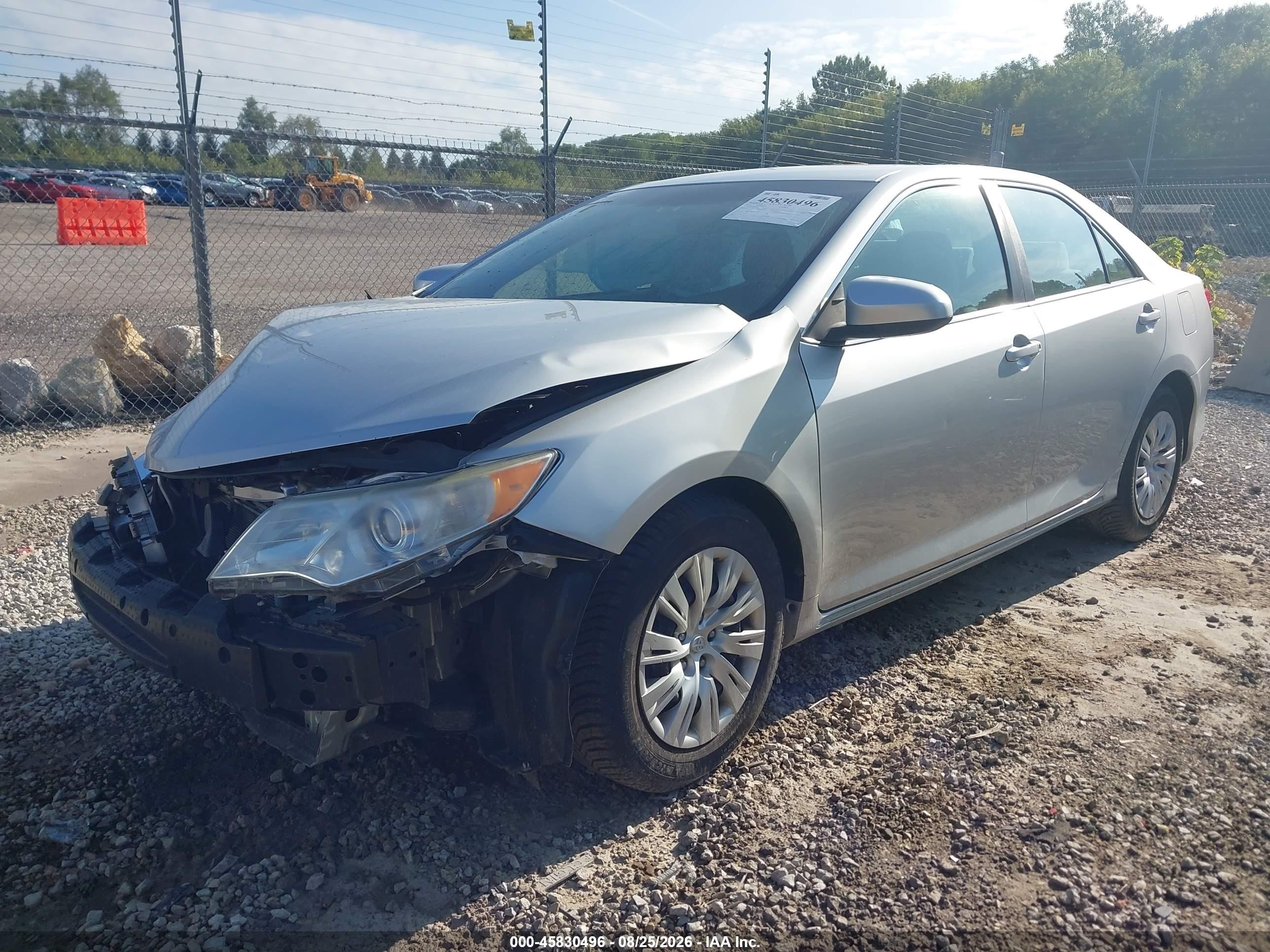 2014 Toyota Camry Le Silver vin: 4T4BF1FK2ER444858
