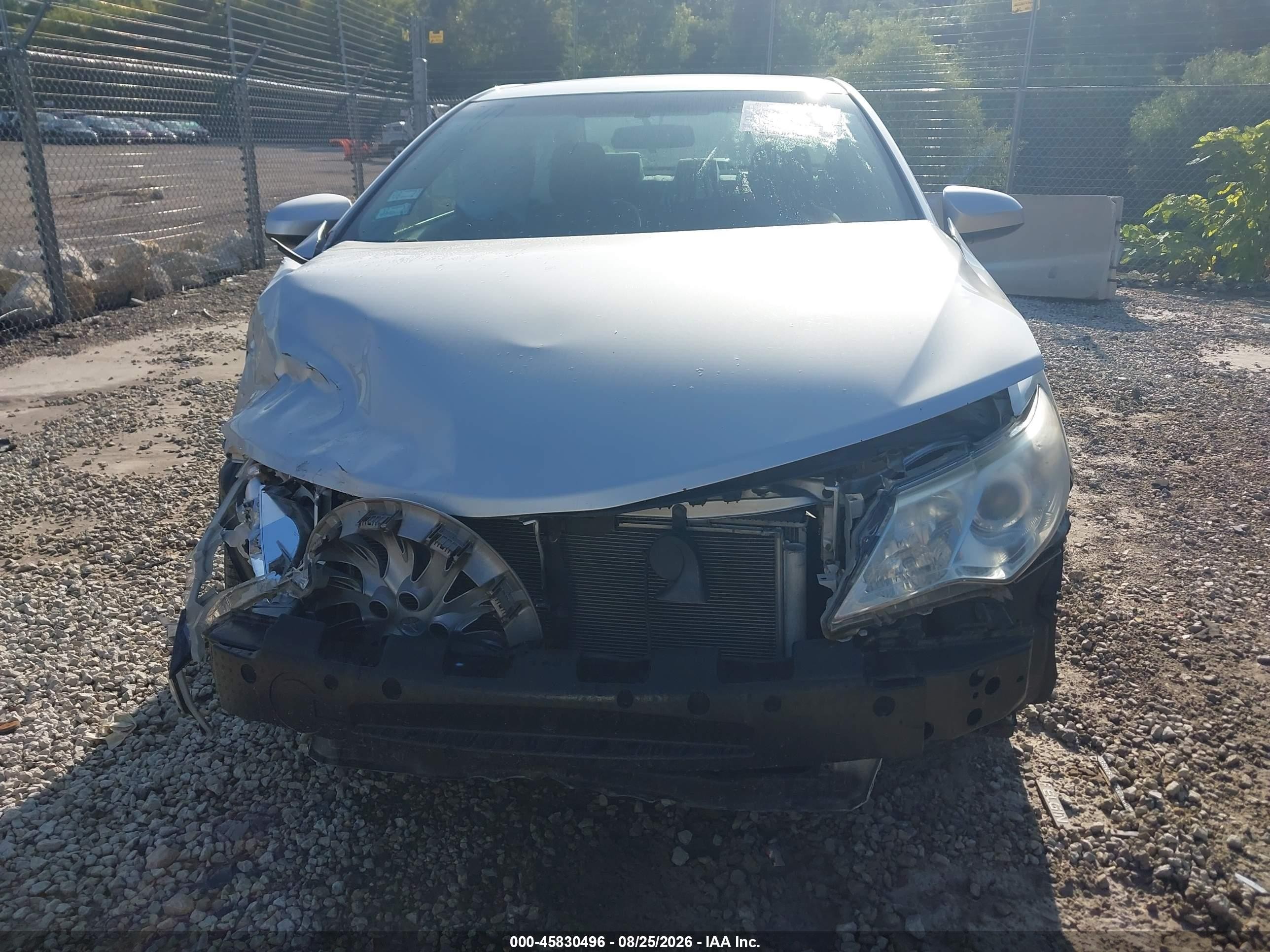 2014 Toyota Camry Le Silver vin: 4T4BF1FK2ER444858