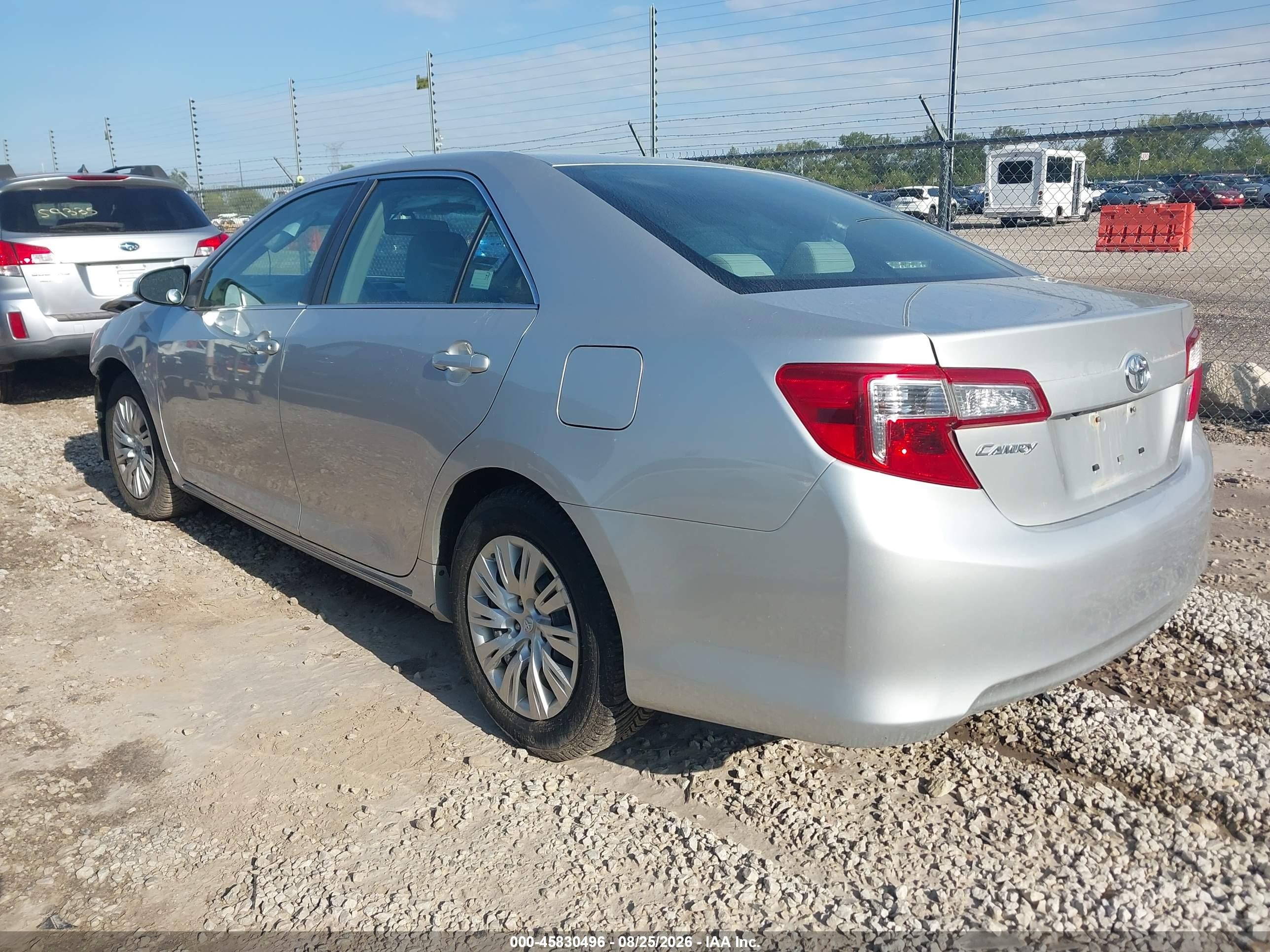 2014 Toyota Camry Le Silver vin: 4T4BF1FK2ER444858