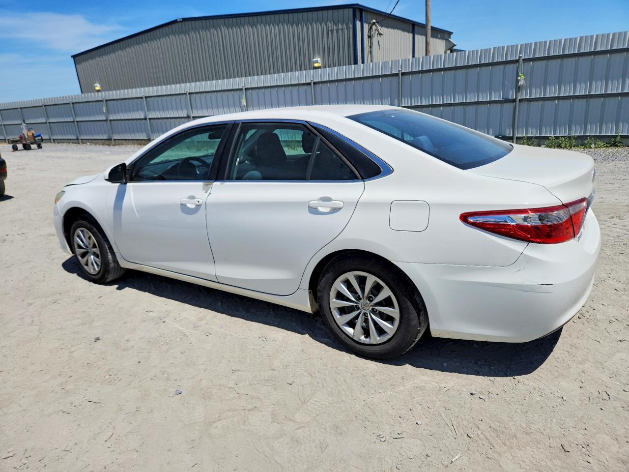 2015 Toyota Camry Le White vin: 4T4BF1FK2FR463640