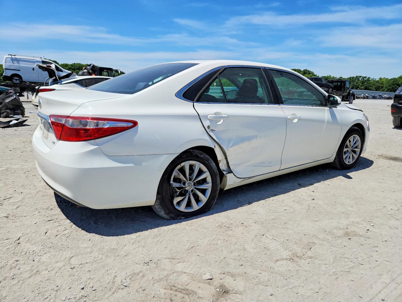 2015 Toyota Camry Le White vin: 4T4BF1FK2FR463640