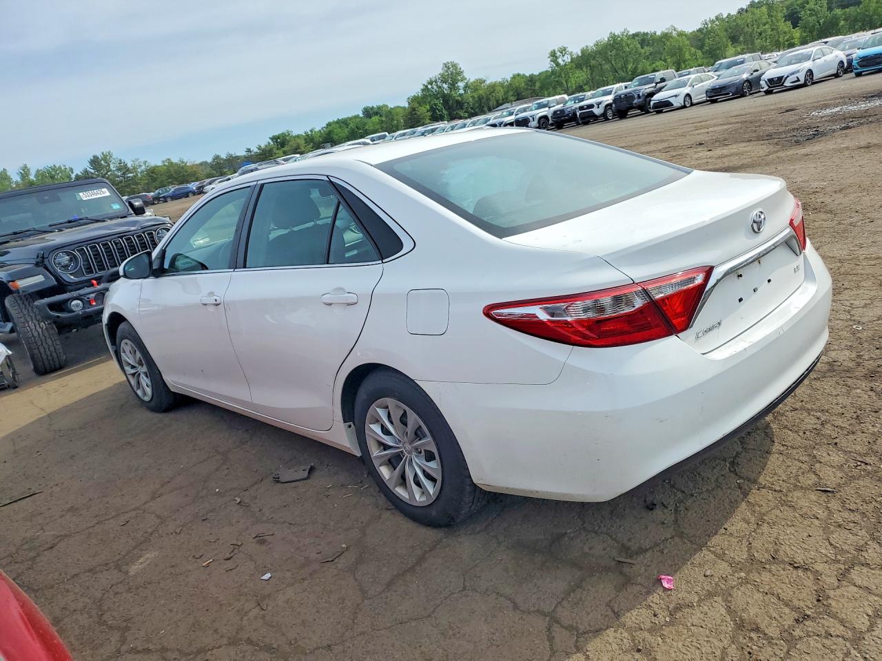 2015 Toyota Camry Le White vin: 4T4BF1FK2FR463654