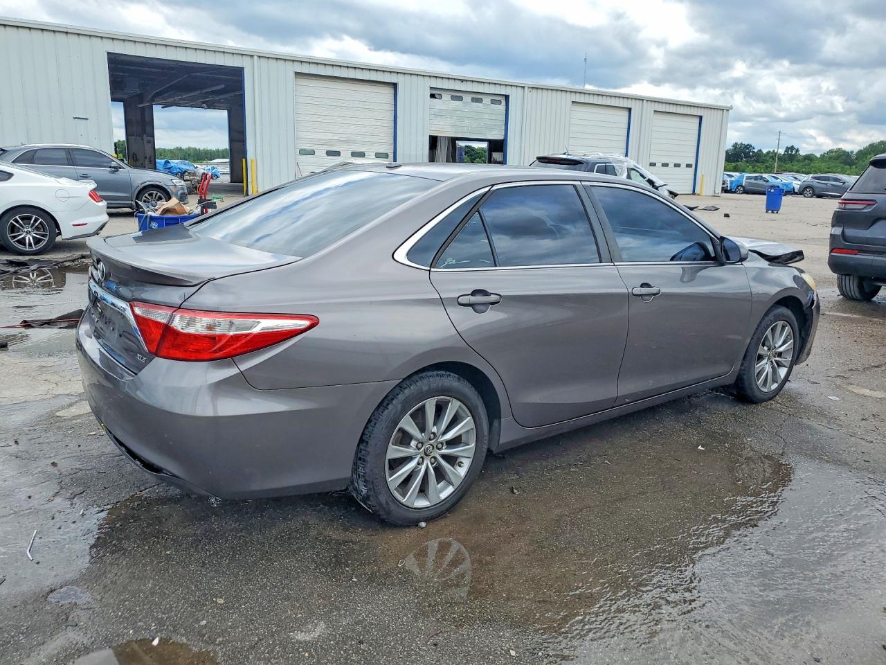 2015 Toyota Camry Xle Gray vin: 4T4BF1FK2FR464271