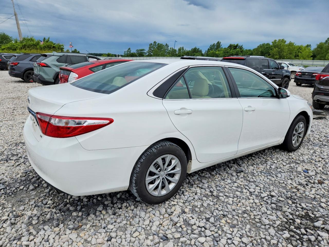 2015 Toyota Camry Le White vin: 4T4BF1FK2FR476694
