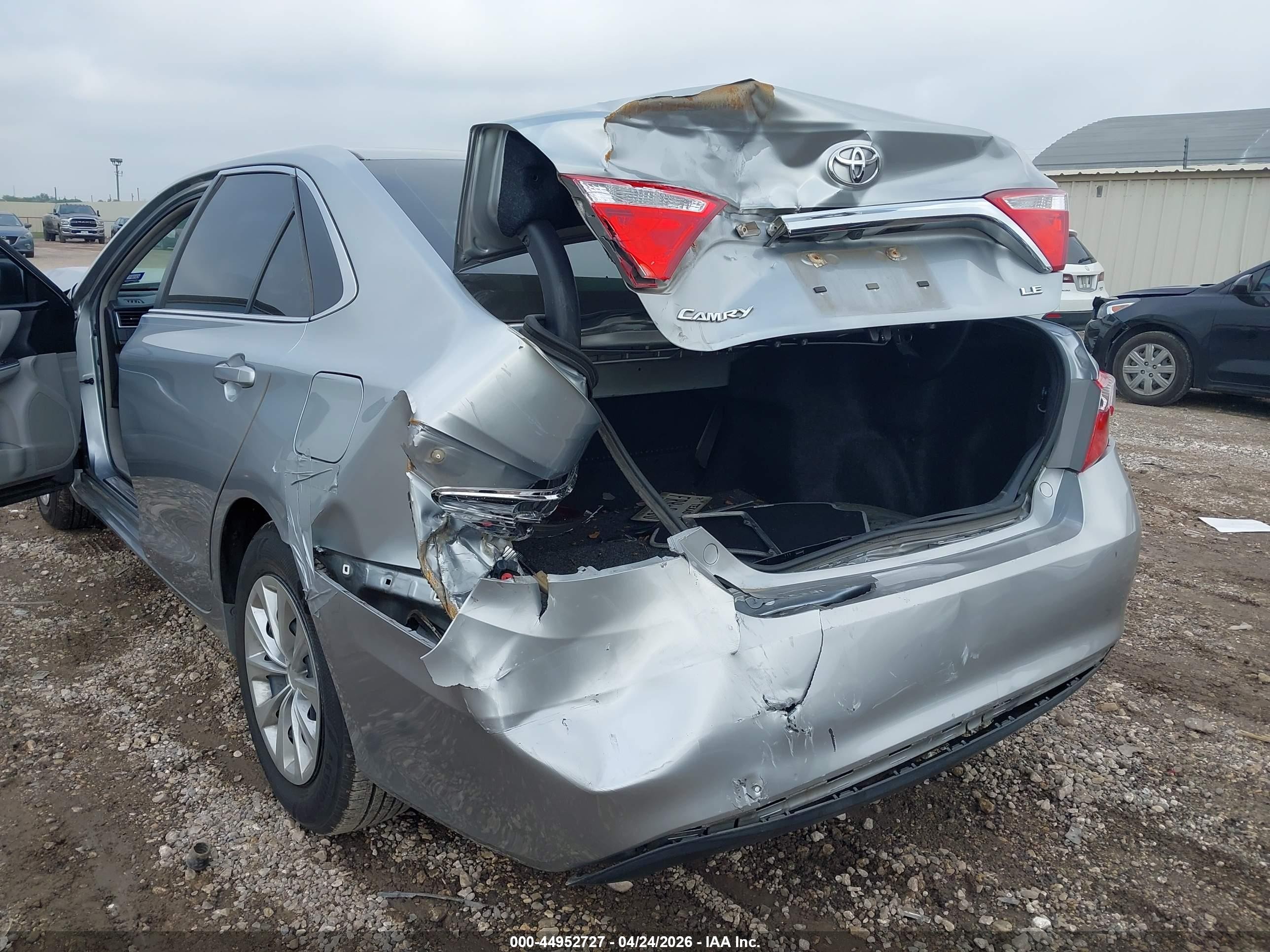 2015 Toyota Camry Le Silver vin: 4T4BF1FK2FR479725