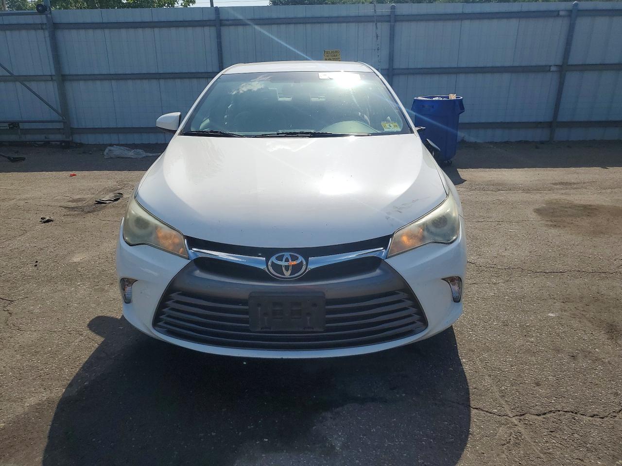 2015 Toyota Camry Le White vin: 4T4BF1FK2FR487873