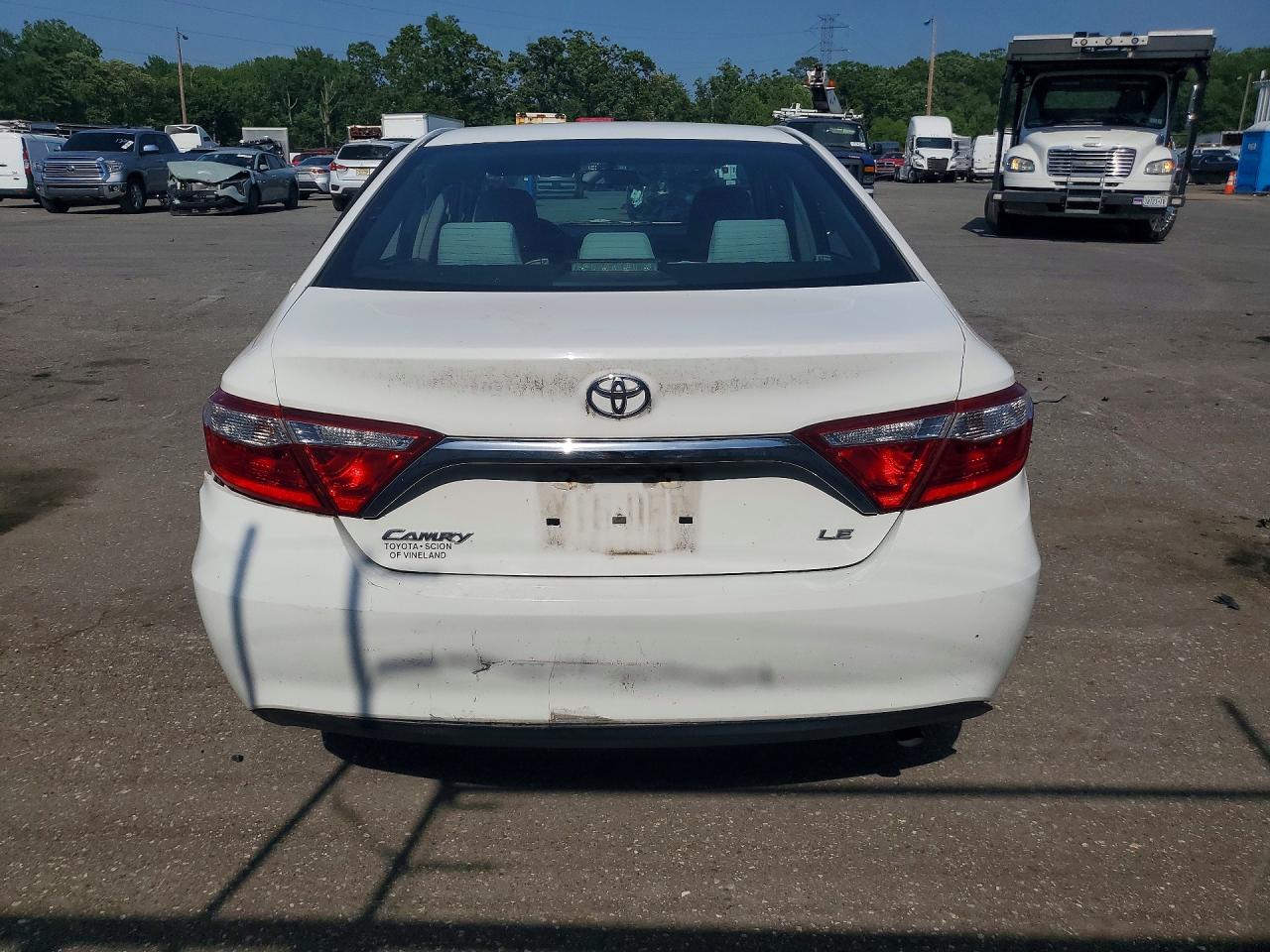 2015 Toyota Camry Le White vin: 4T4BF1FK2FR487873