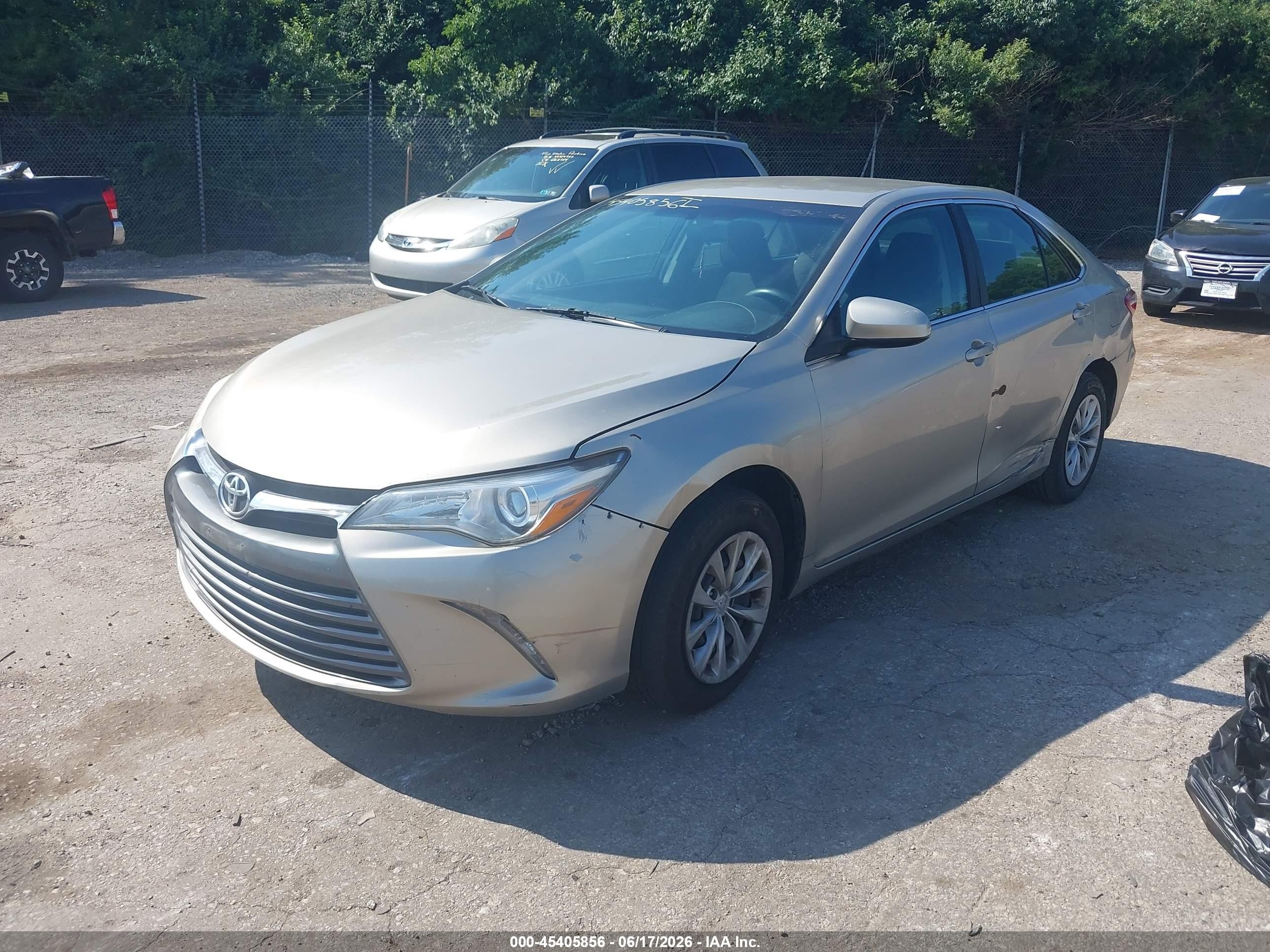 2015 Toyota Camry Le Gold vin: 4T4BF1FK2FR492829