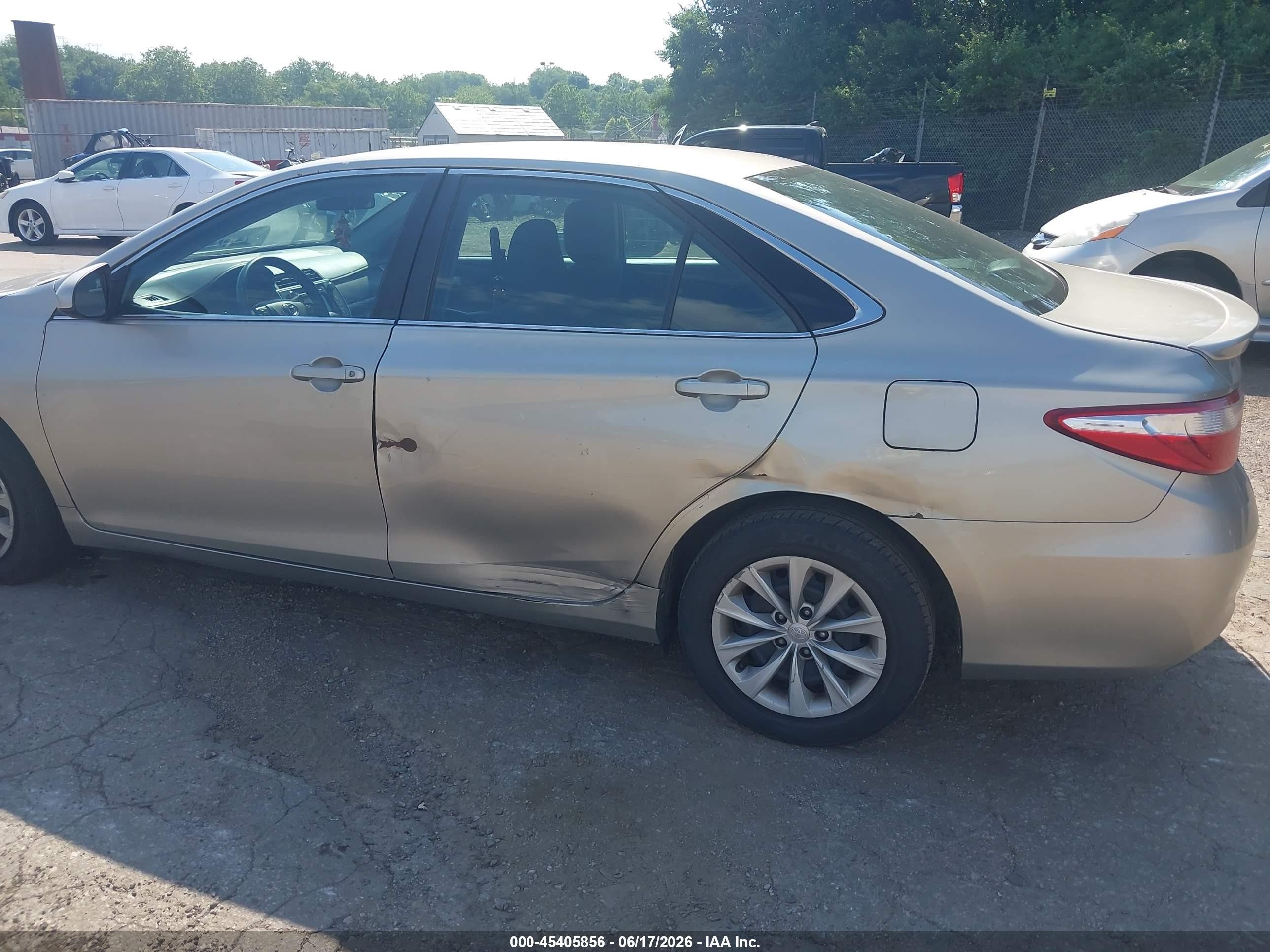 2015 Toyota Camry Le Gold vin: 4T4BF1FK2FR492829