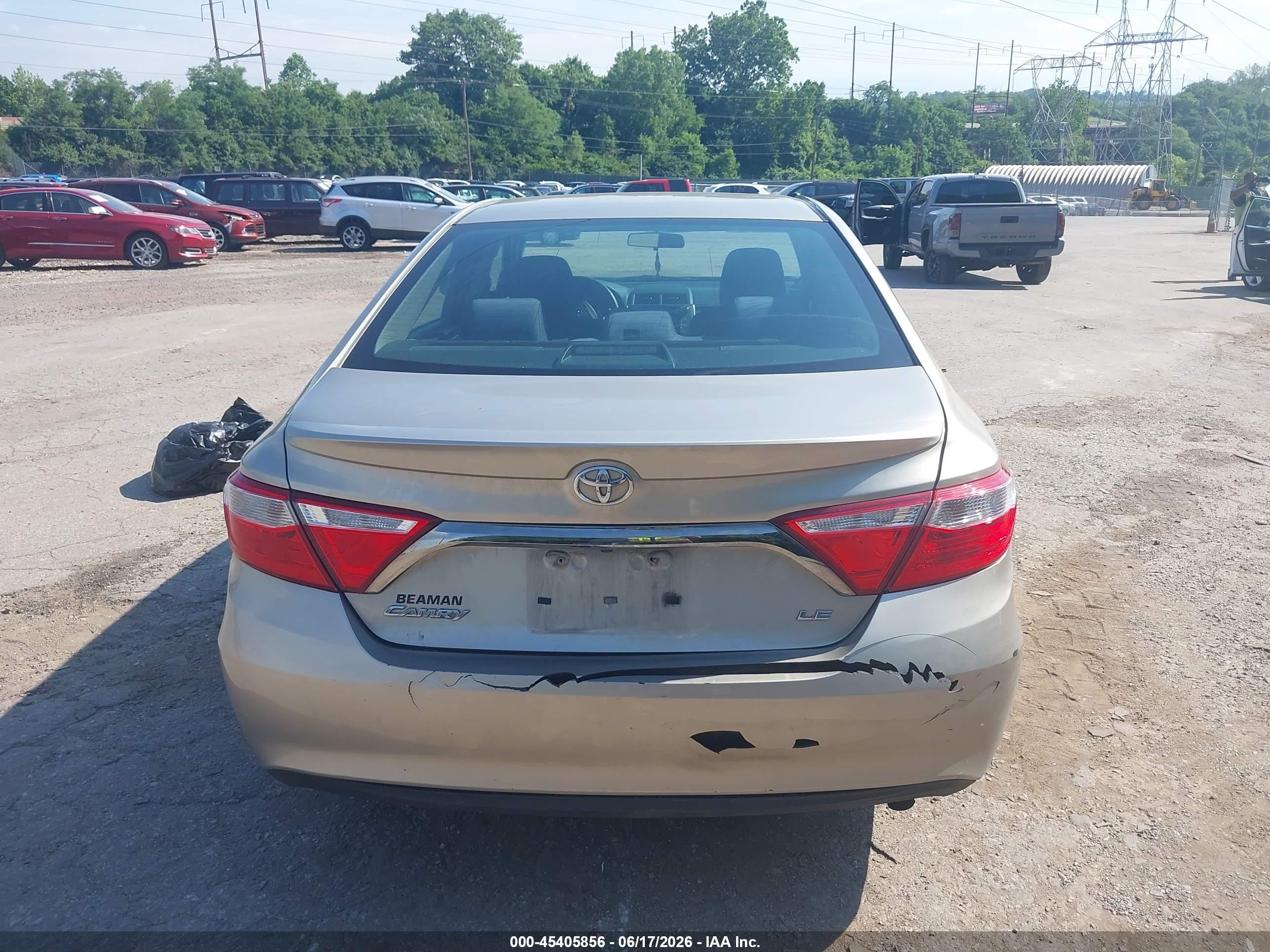 2015 Toyota Camry Le Gold vin: 4T4BF1FK2FR492829