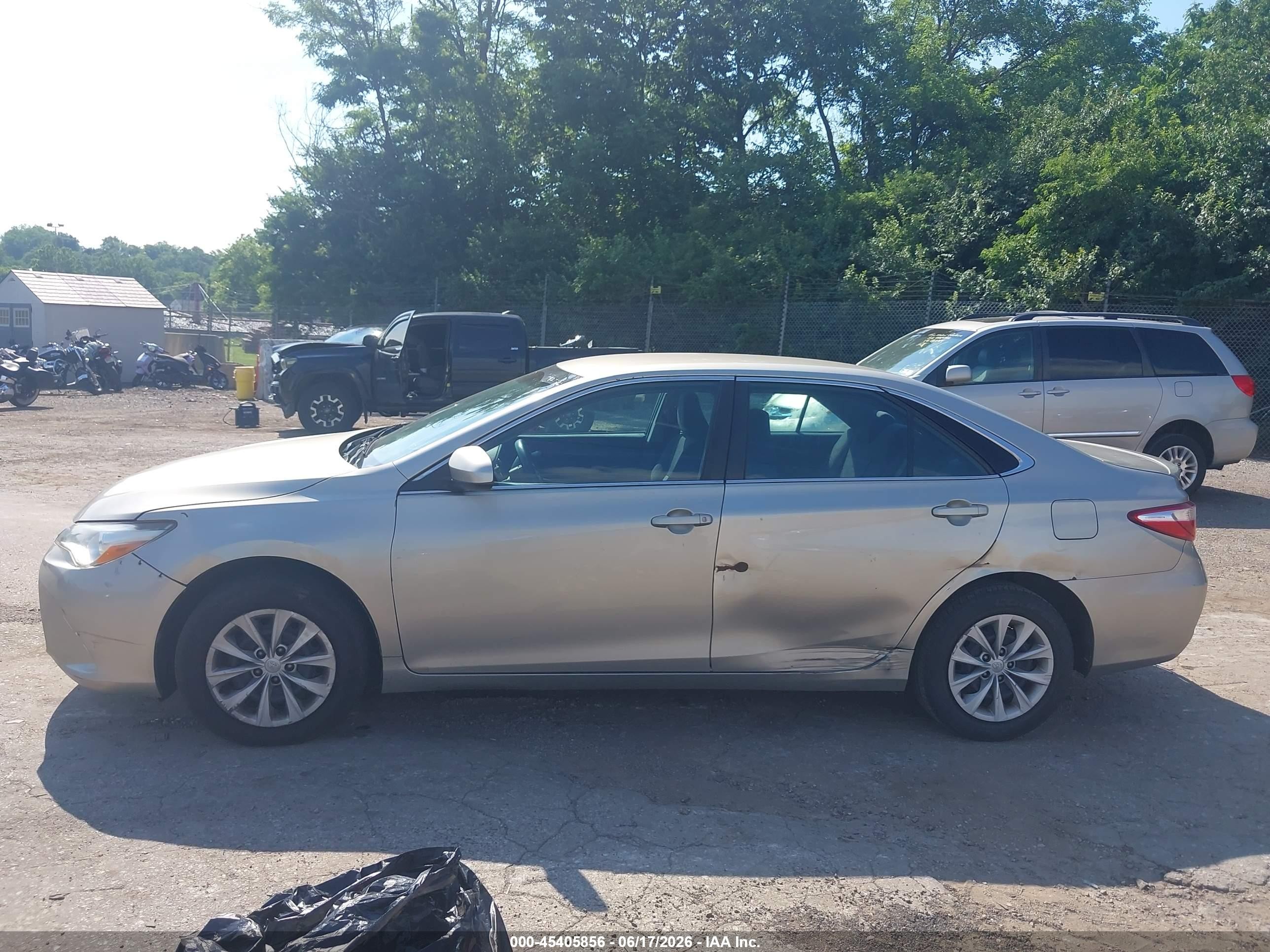 2015 Toyota Camry Le Gold vin: 4T4BF1FK2FR492829