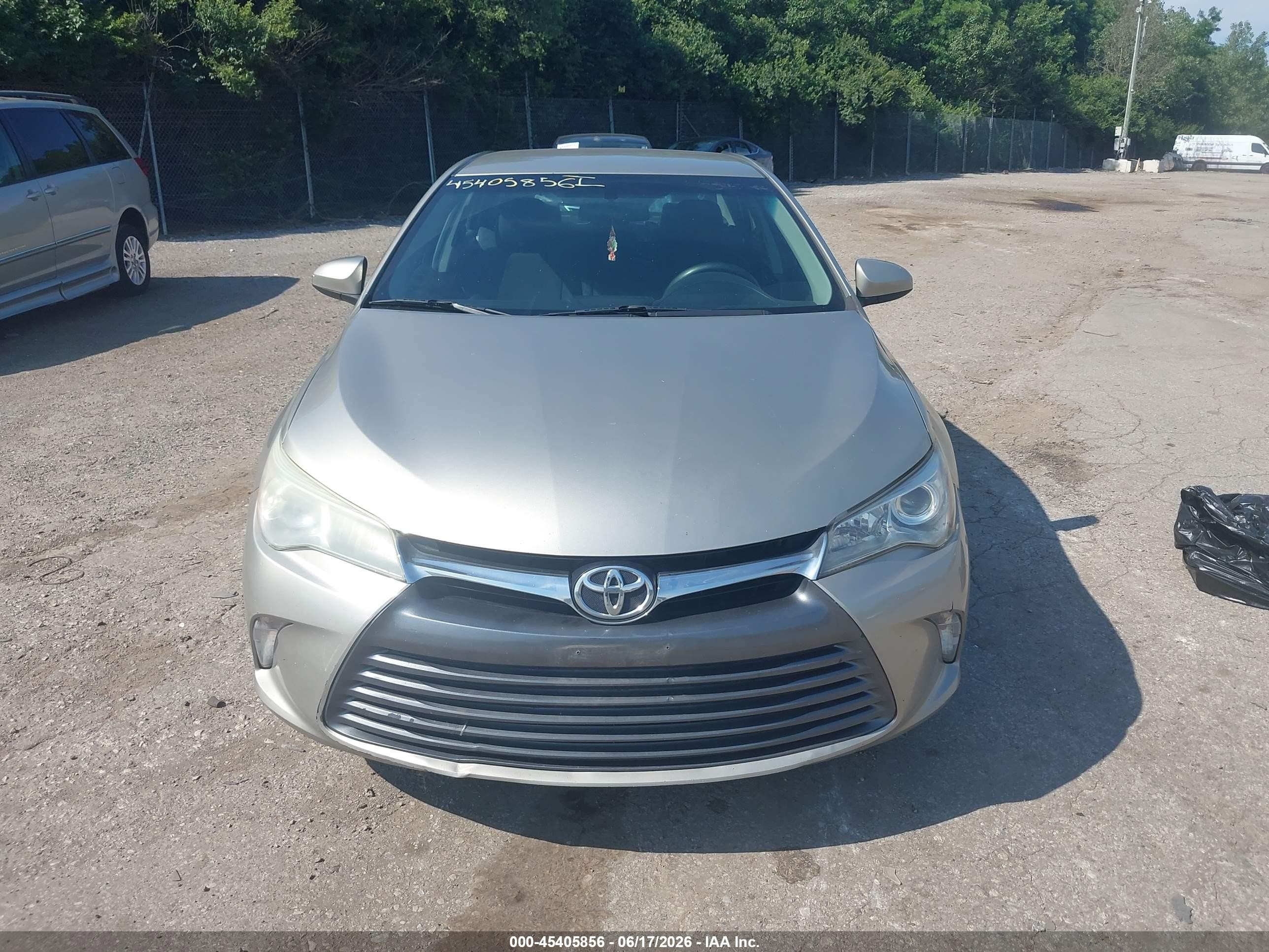 2015 Toyota Camry Le Gold vin: 4T4BF1FK2FR492829
