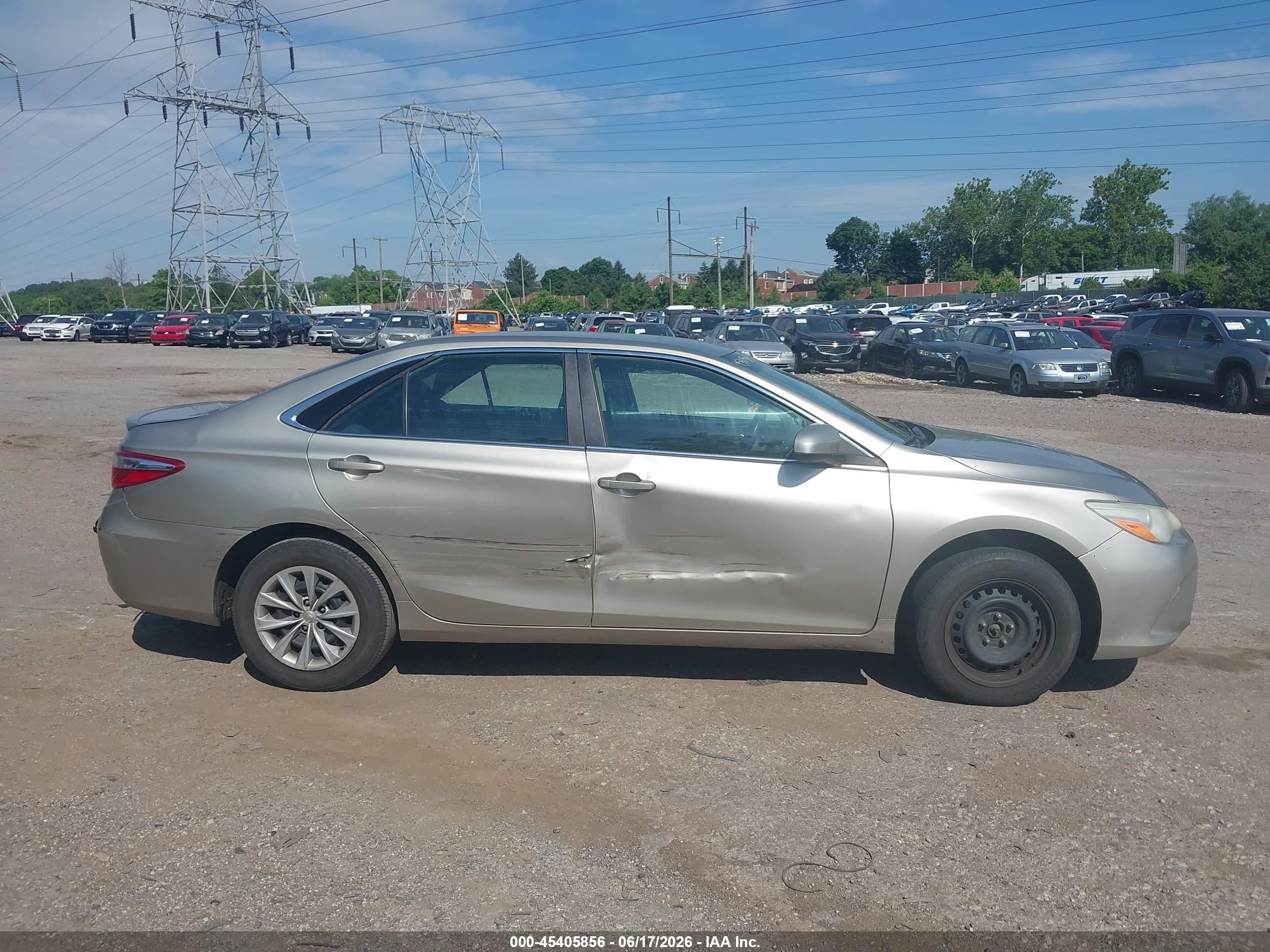 2015 Toyota Camry Le Gold vin: 4T4BF1FK2FR492829