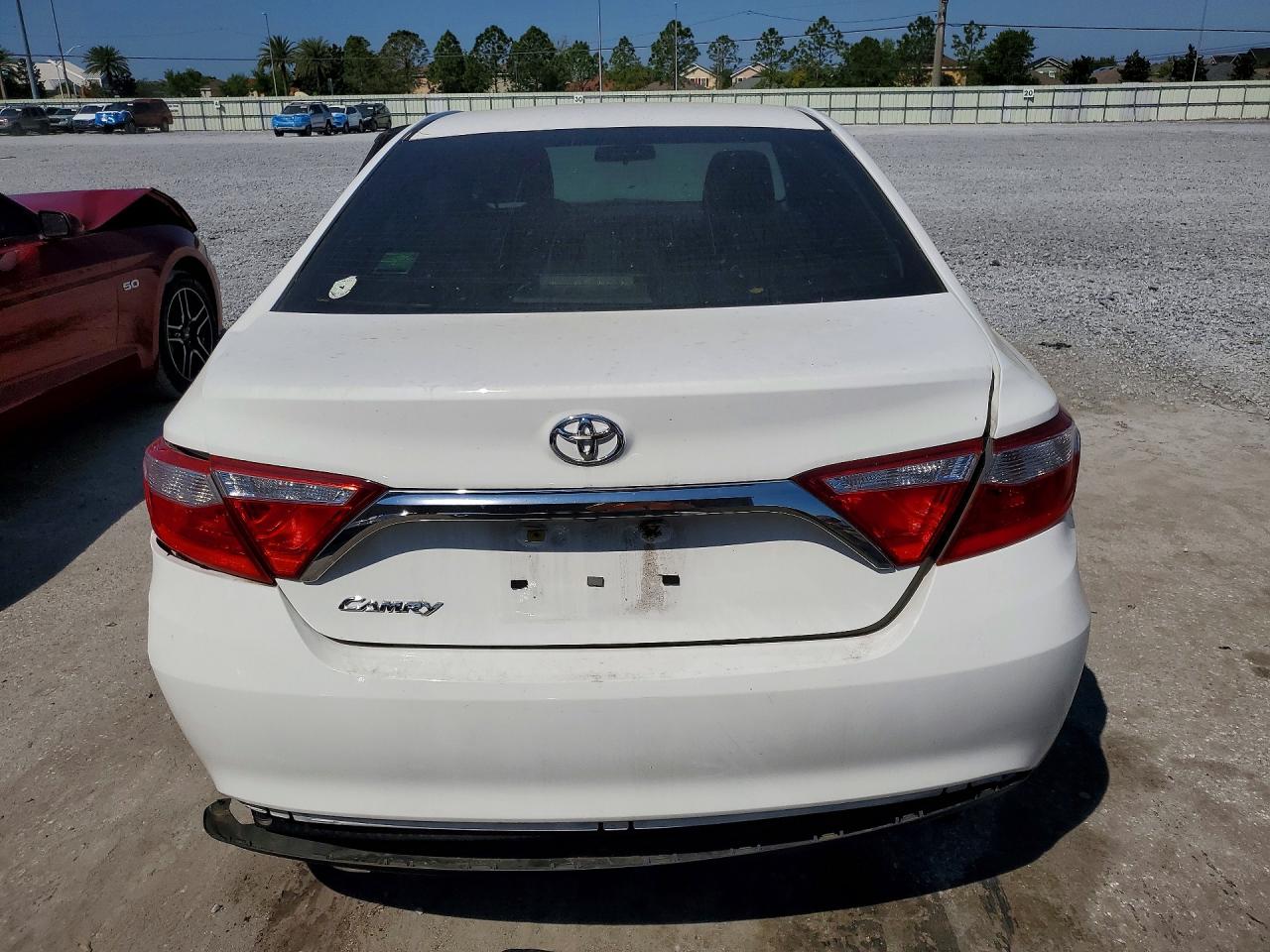 2015 Toyota Camry Le White vin: 4T4BF1FK2FR496461