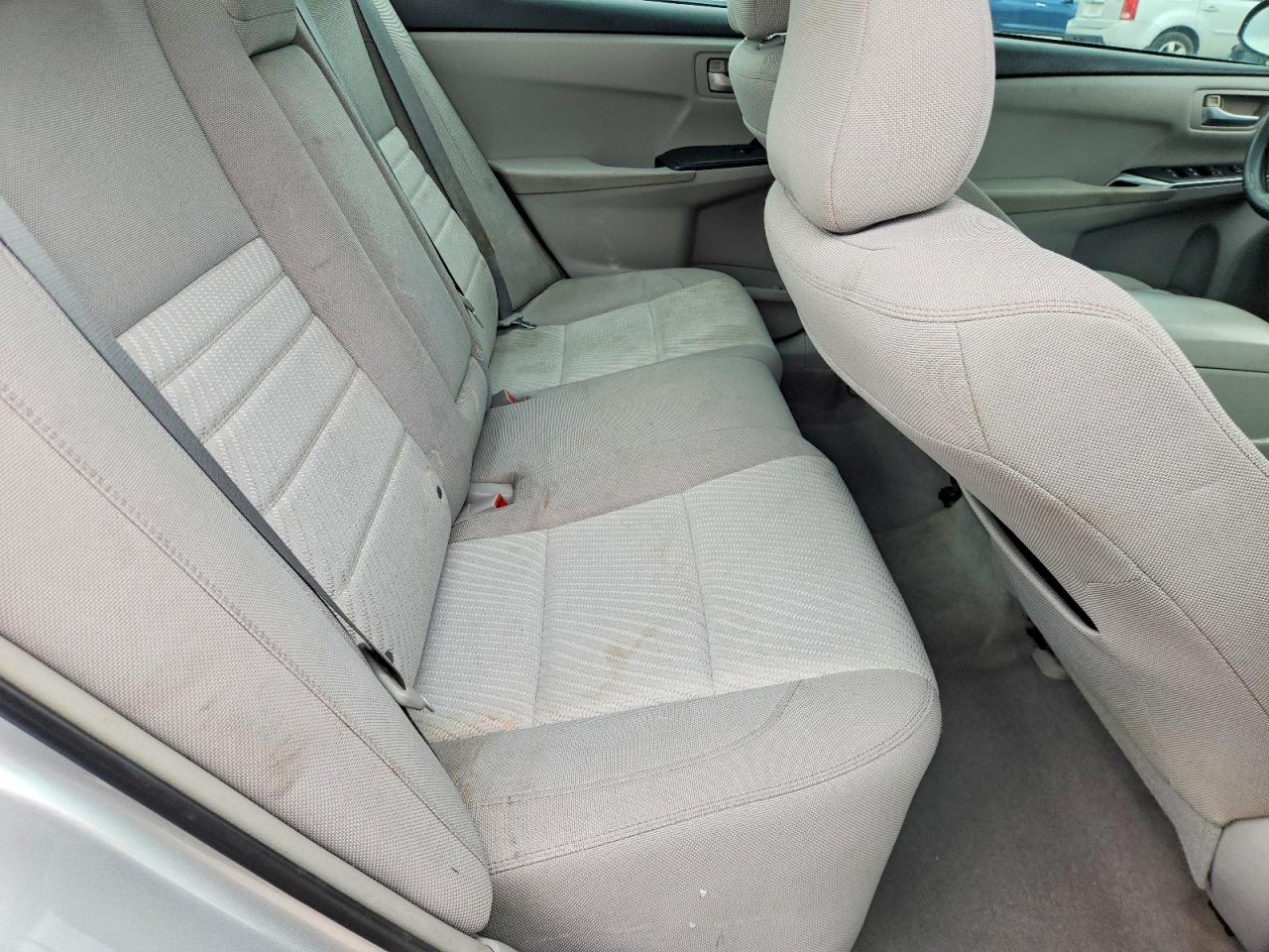 2015 Toyota Camry Le Серебряный vin: 4T4BF1FK2FR506468
