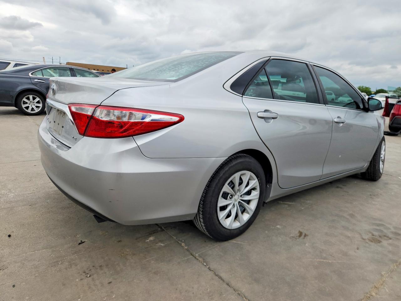 2015 Toyota Camry Le Серебряный vin: 4T4BF1FK2FR506468