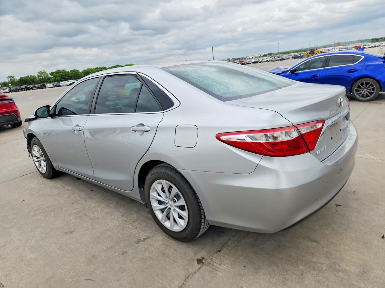 2015 Toyota Camry Le Серебряный vin: 4T4BF1FK2FR506468