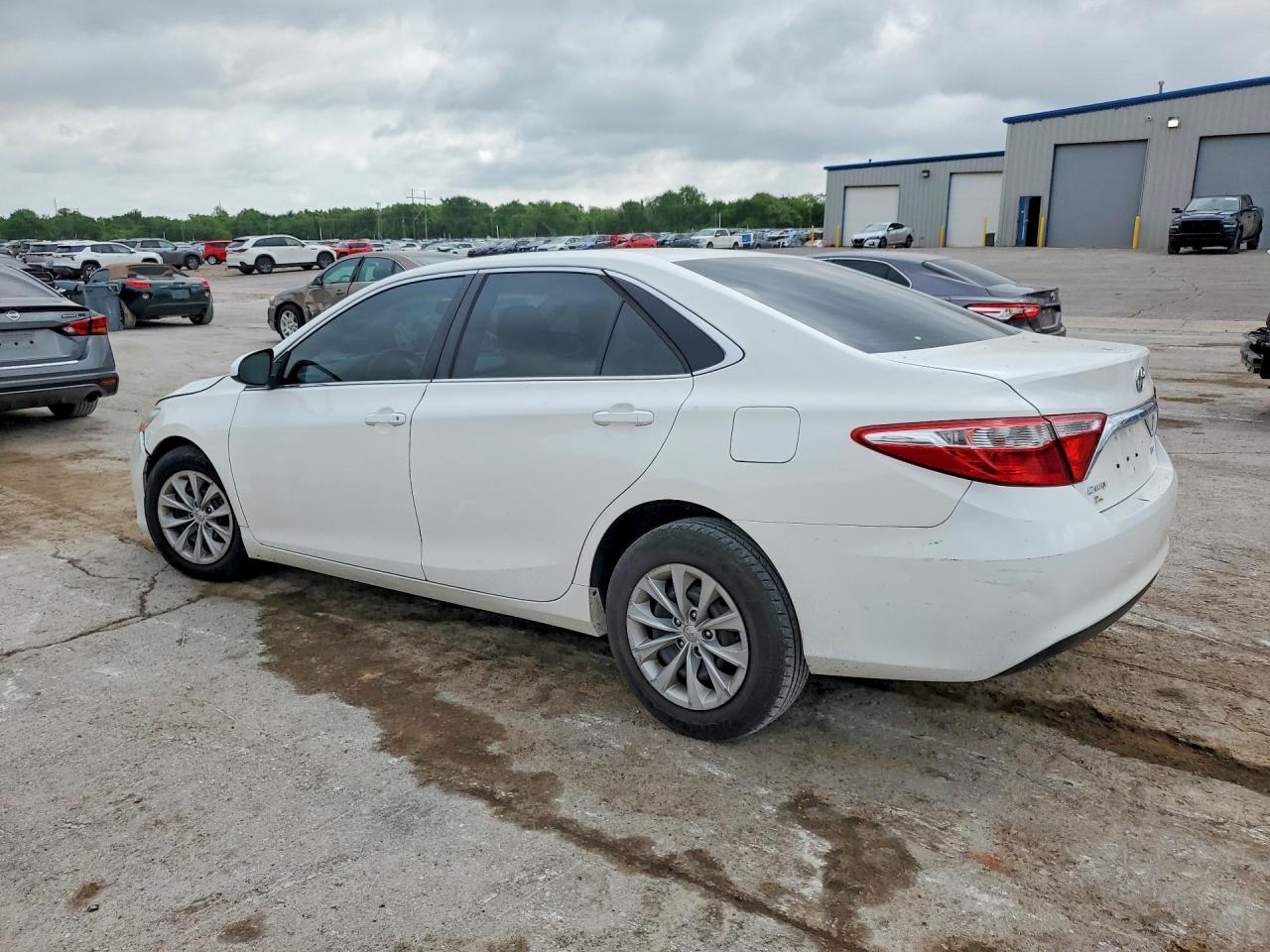 2015 Toyota Camry Le White vin: 4T4BF1FK2FR507619