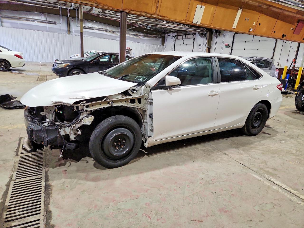 2015 Toyota Camry Le White vin: 4T4BF1FK2FR508589