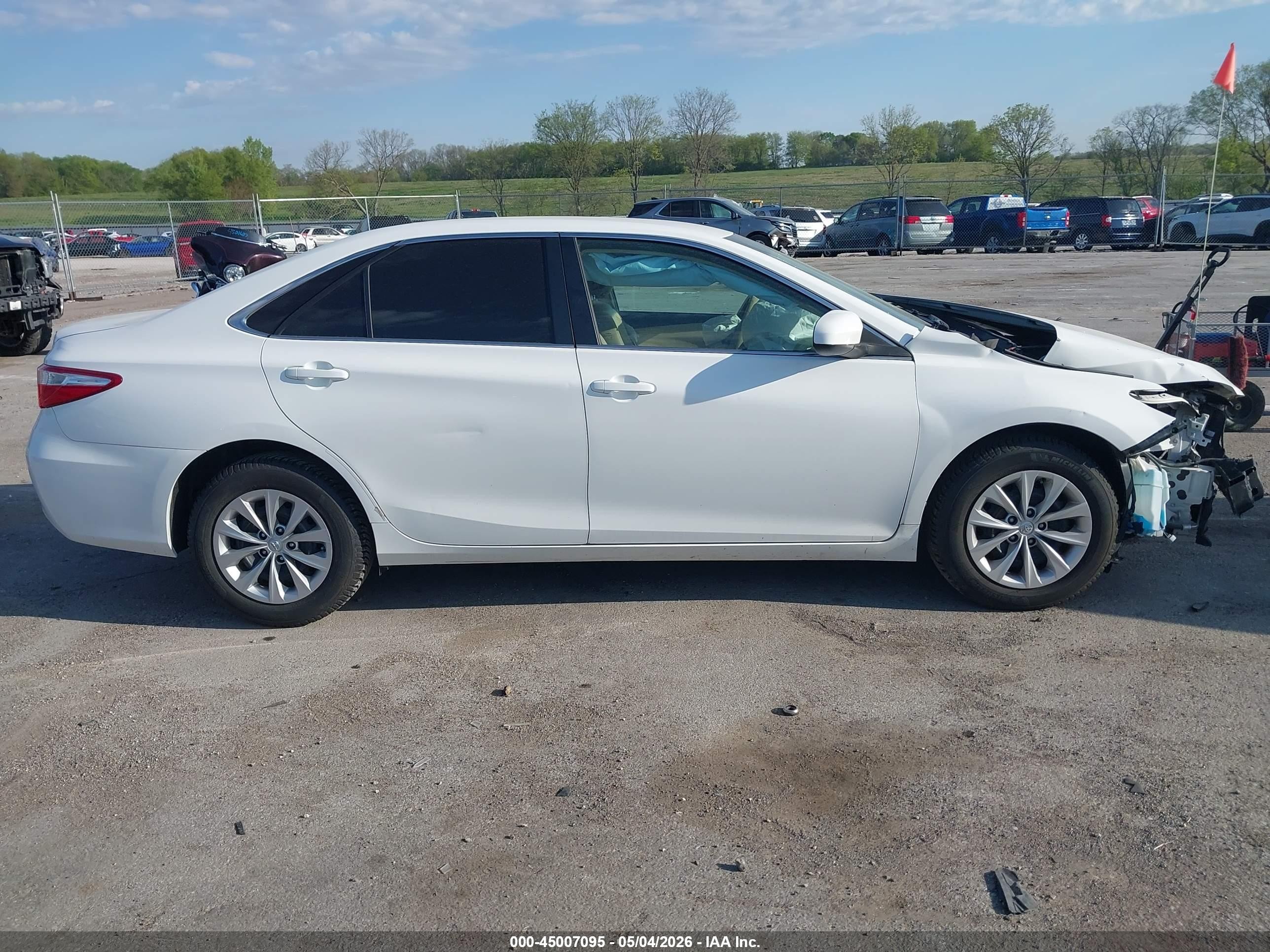 2015 Toyota Camry   Белый vin: 4T4BF1FK2FR514263