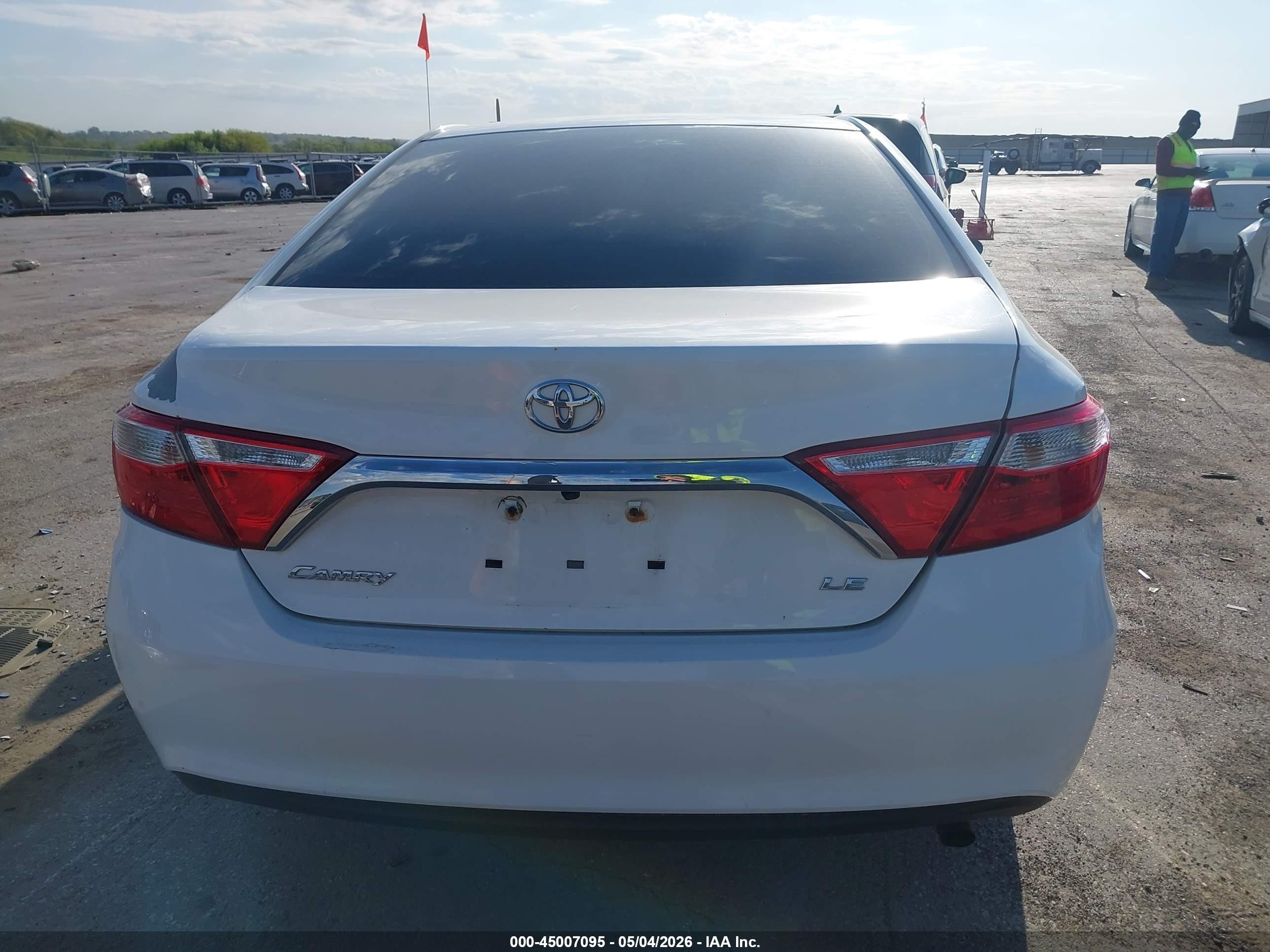 2015 Toyota Camry   Белый vin: 4T4BF1FK2FR514263