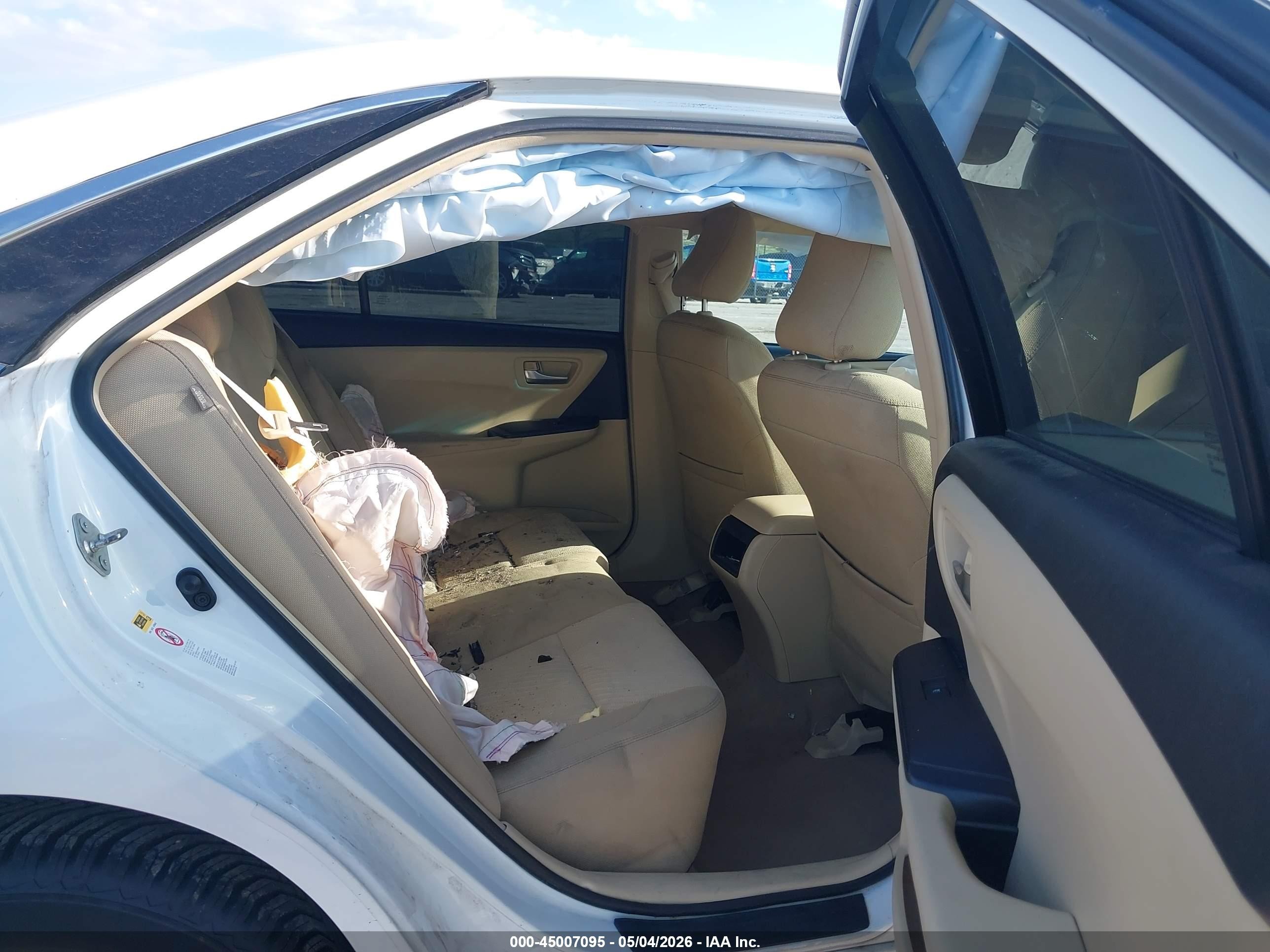 2015 Toyota Camry   Белый vin: 4T4BF1FK2FR514263