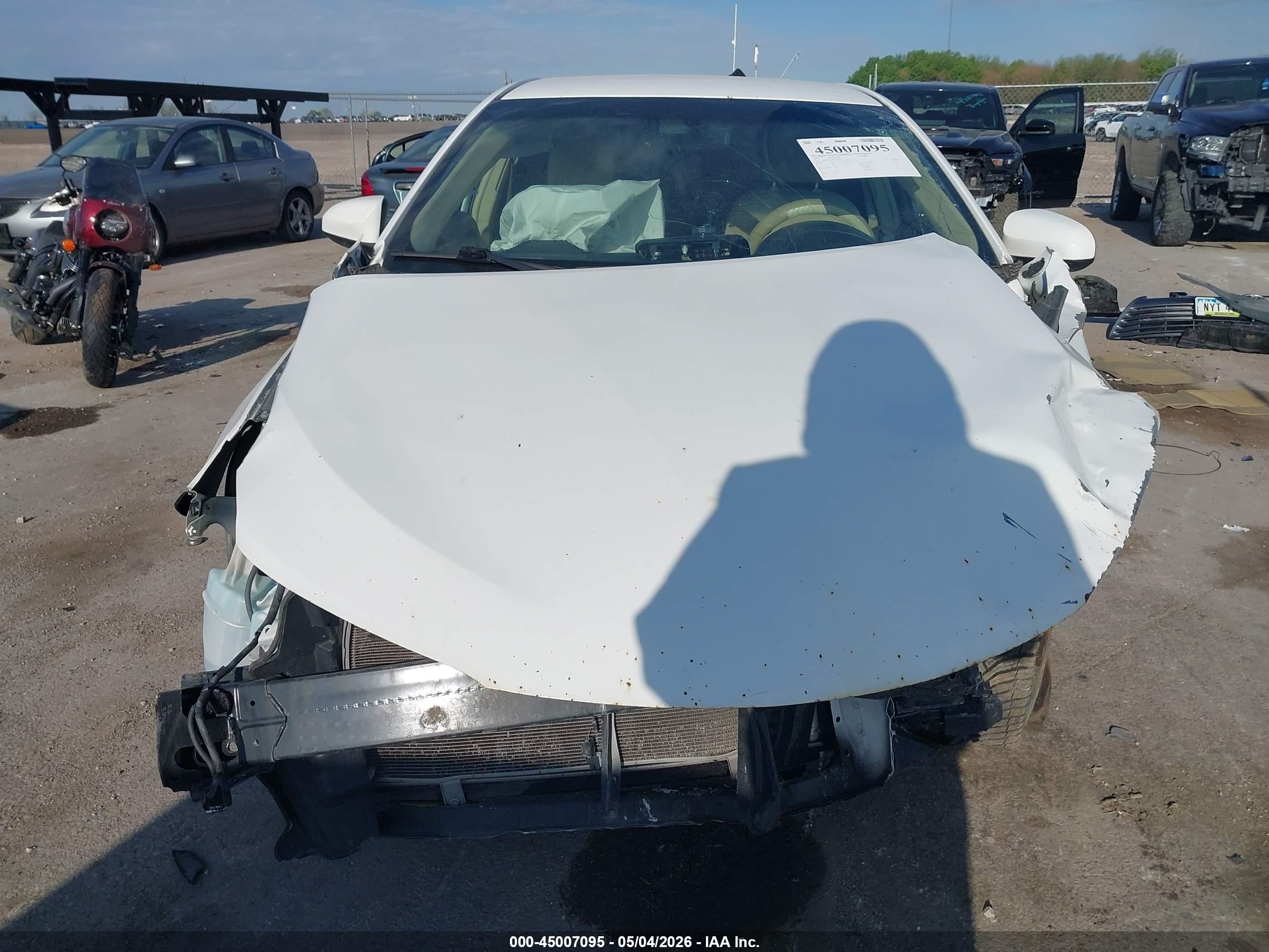 2015 Toyota Camry   Белый vin: 4T4BF1FK2FR514263