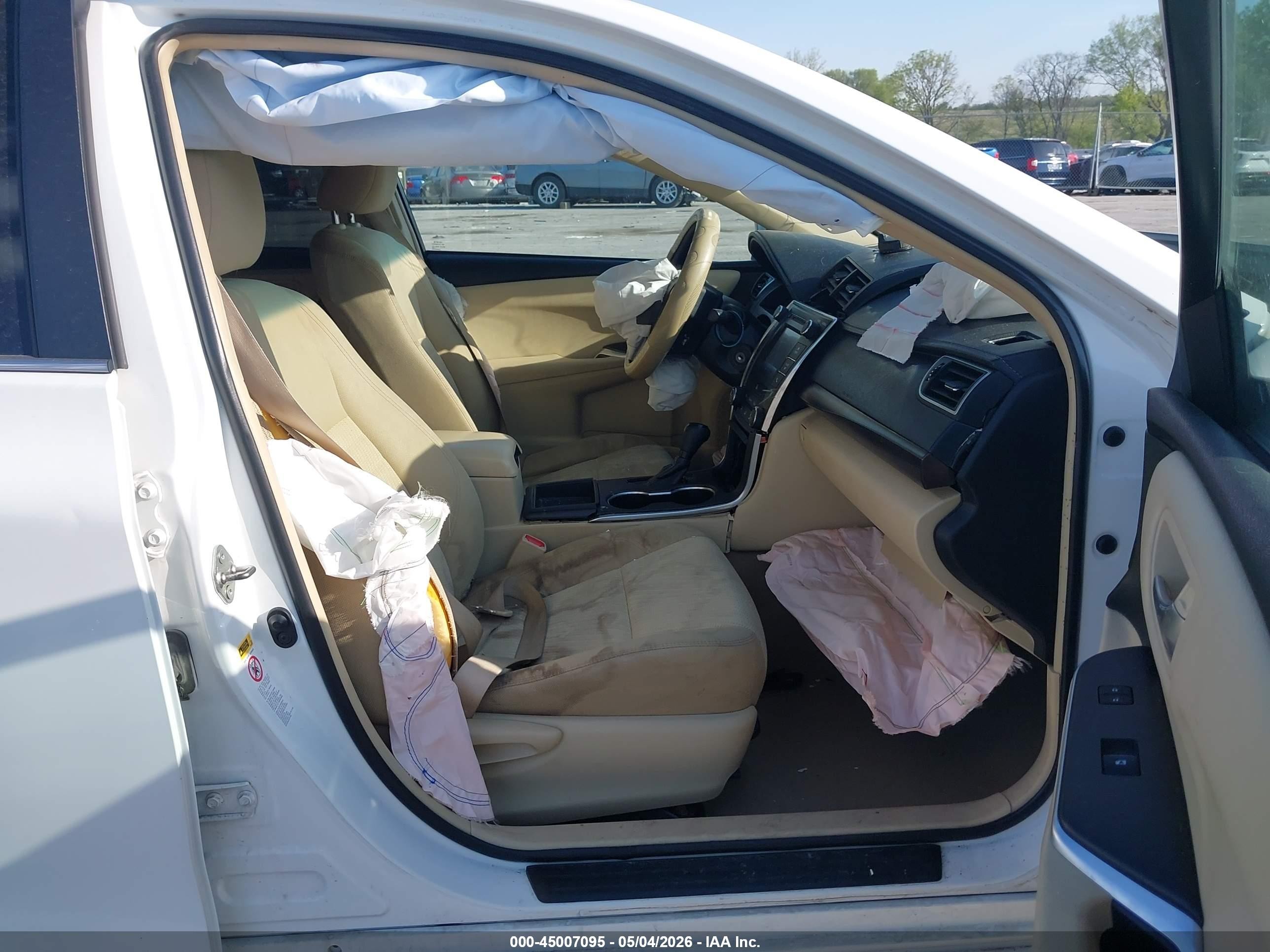 2015 Toyota Camry   Белый vin: 4T4BF1FK2FR514263