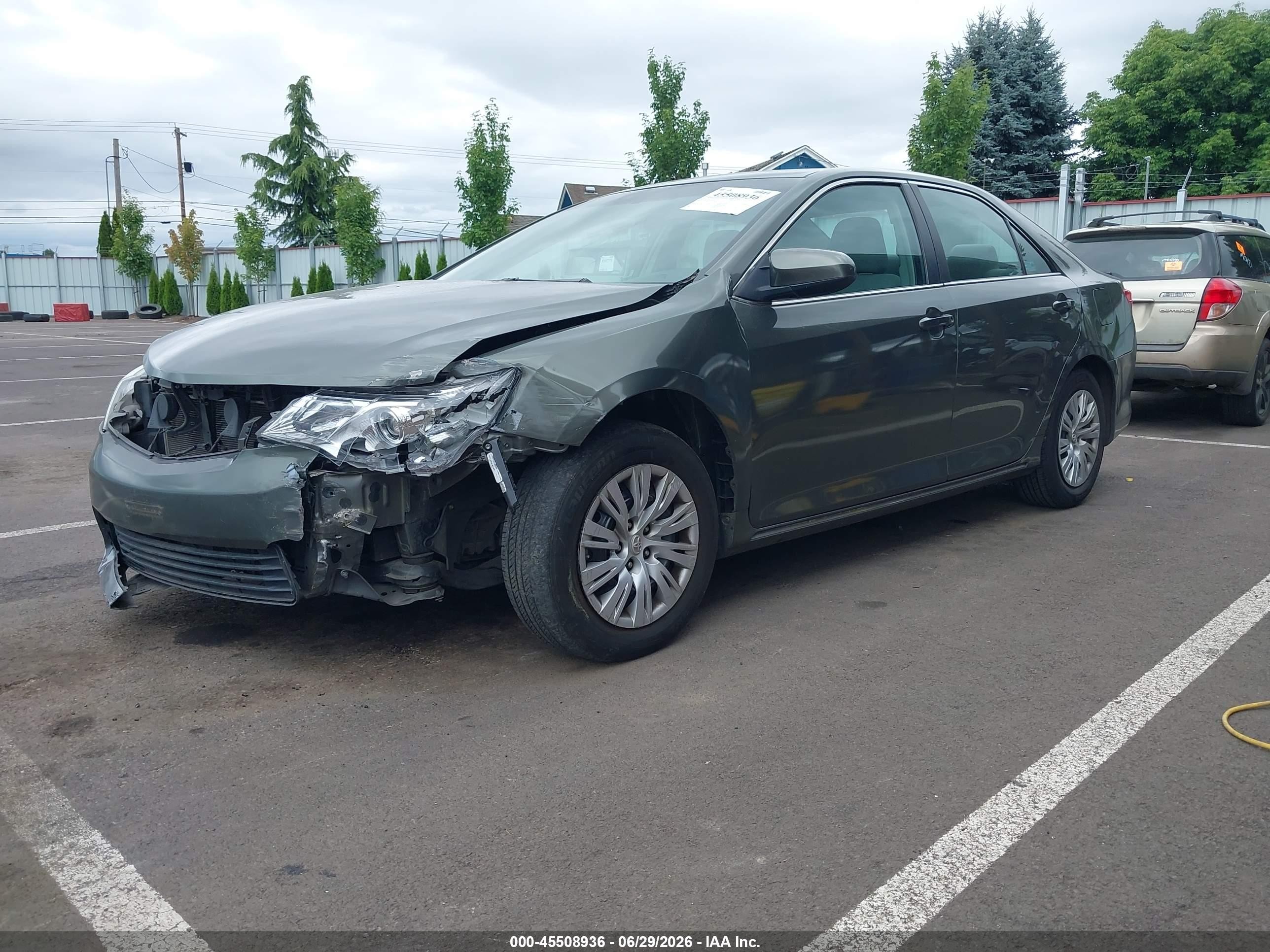 2012 Toyota Camry Le Green vin: 4T4BF1FK3CR184810