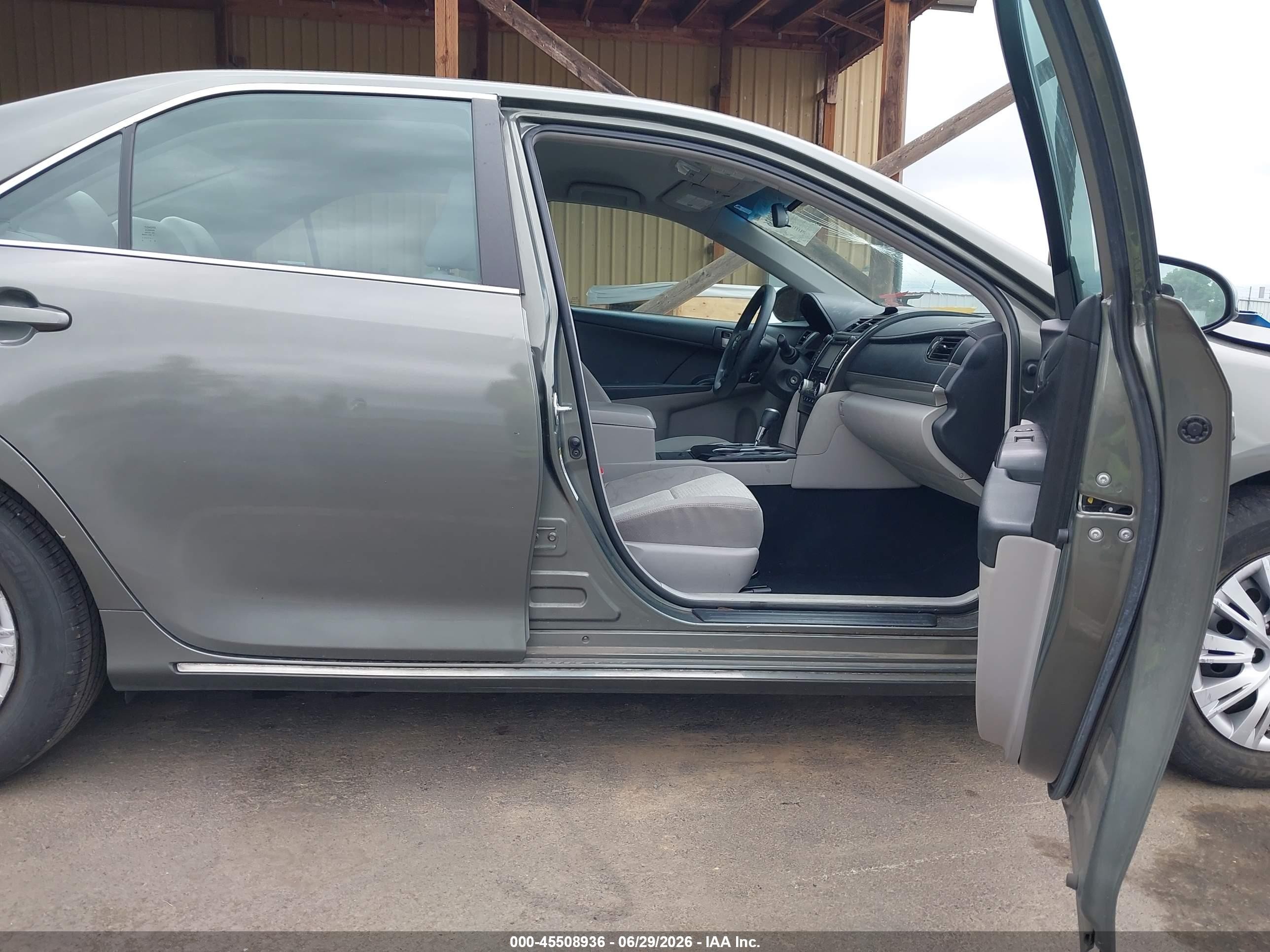 2012 Toyota Camry Le Green vin: 4T4BF1FK3CR184810