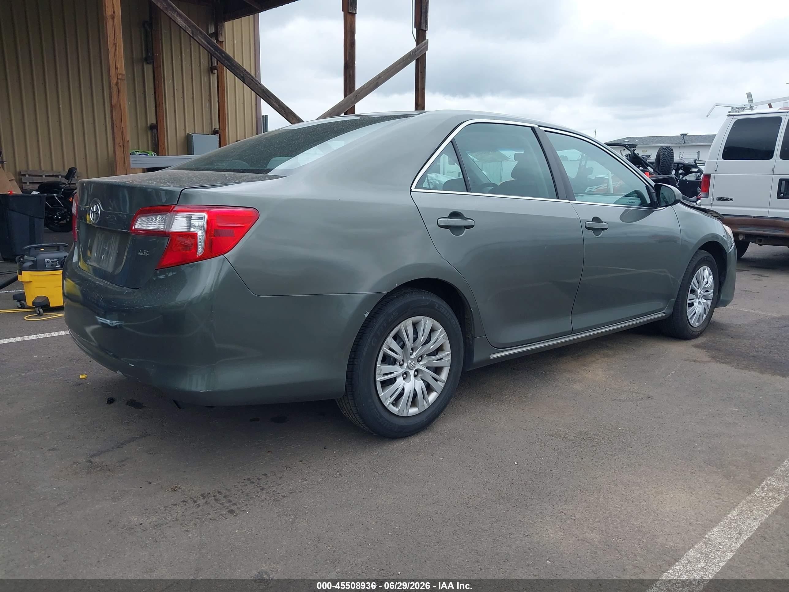 2012 Toyota Camry Le Green vin: 4T4BF1FK3CR184810