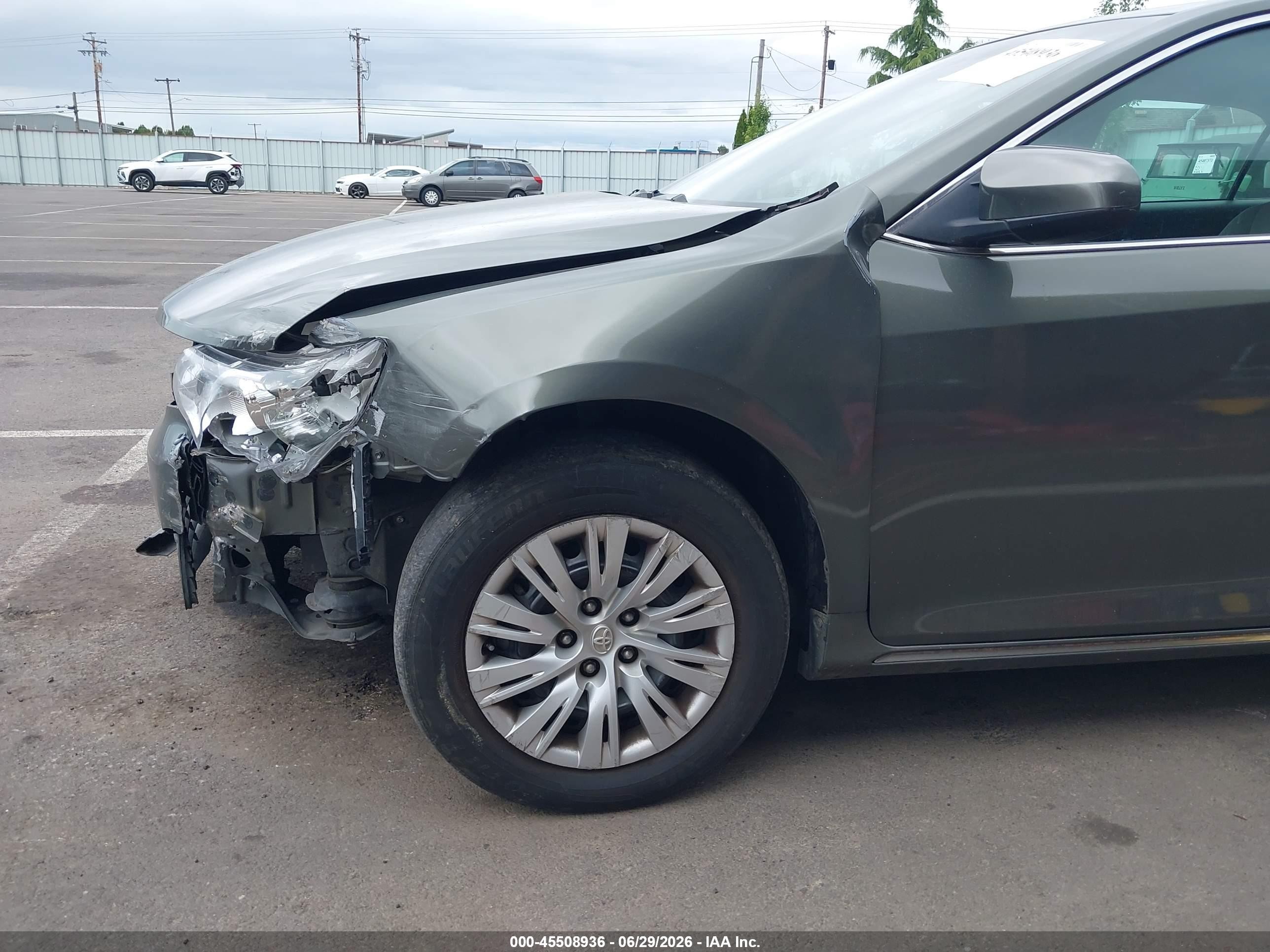 2012 Toyota Camry Le Green vin: 4T4BF1FK3CR184810