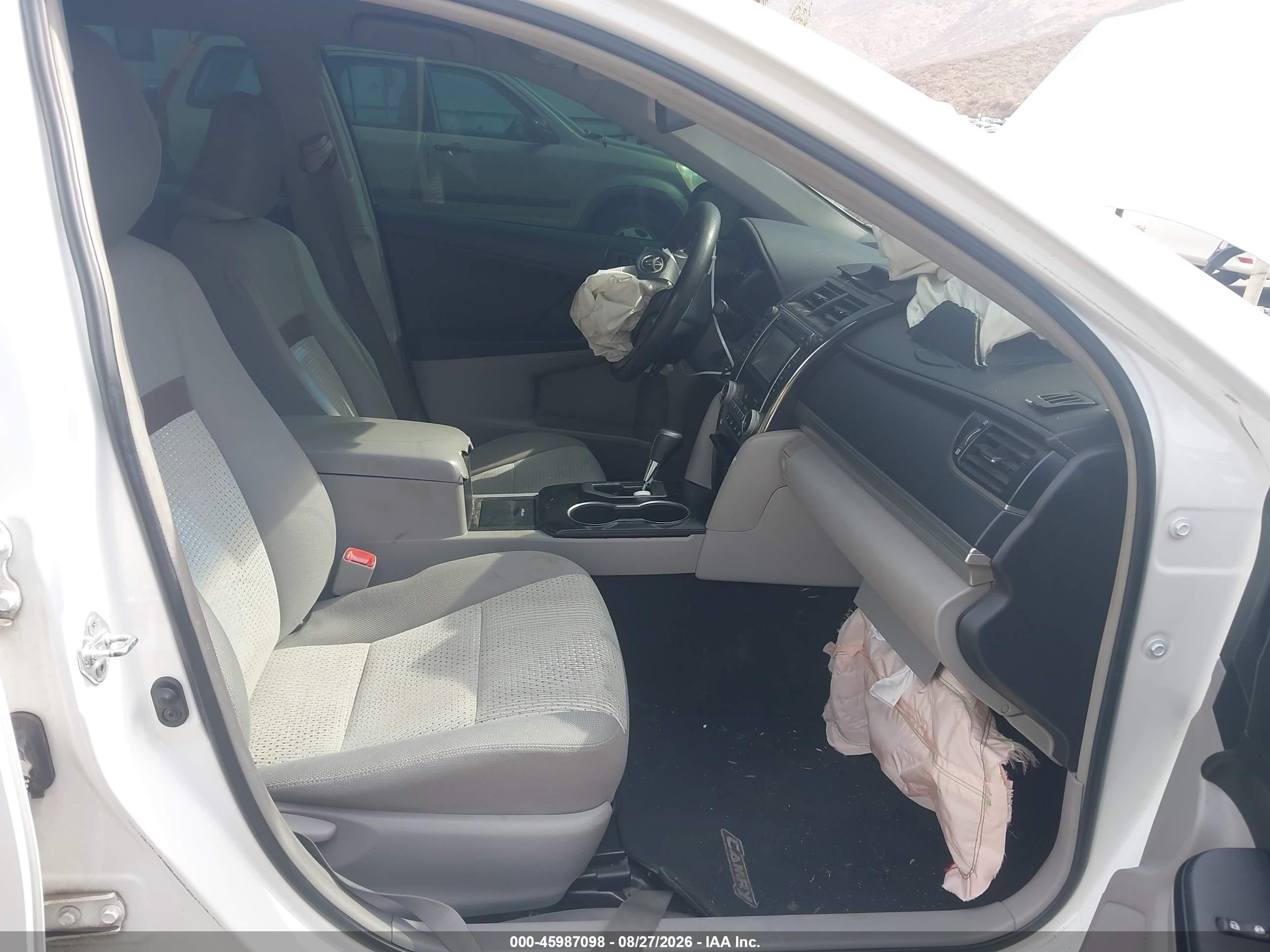 2012 Toyota Camry Le White vin: 4T4BF1FK3CR189179