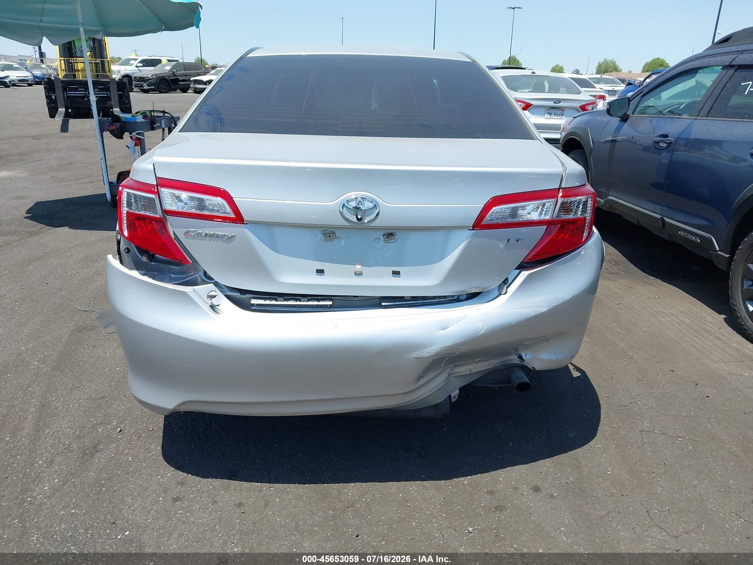 2012 Toyota Camry Le Серебряный vin: 4T4BF1FK3CR229129