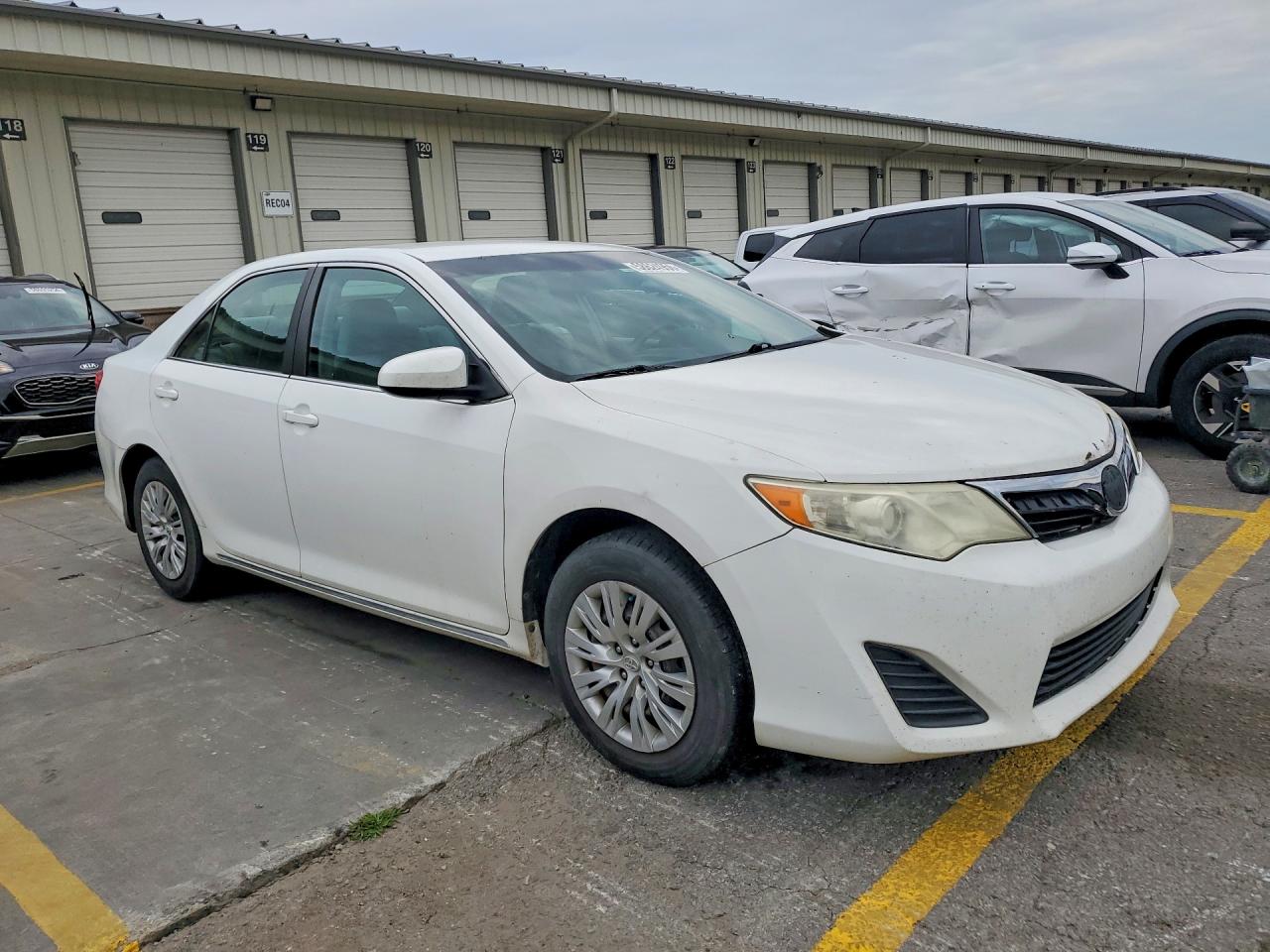 2012 Toyota Camry Le White vin: 4T4BF1FK3CR273602