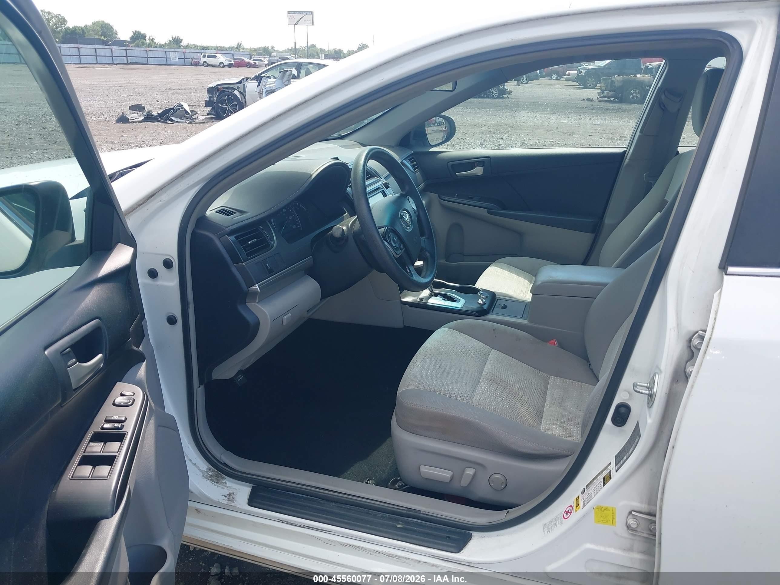 2012 Toyota Camry Le White vin: 4T4BF1FK3CR274121