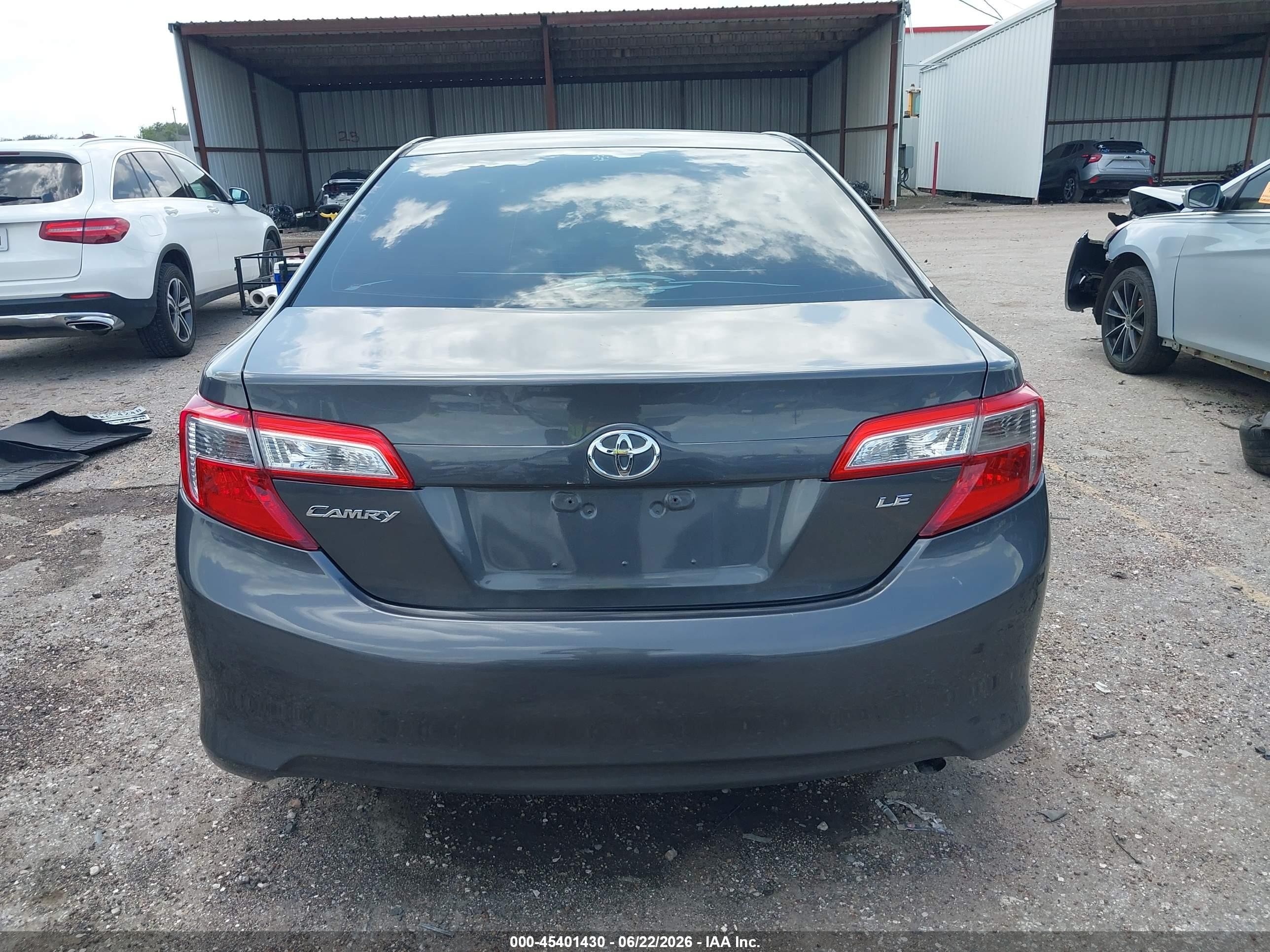 2013 Toyota Camry Le Серый vin: 4T4BF1FK3DR293527