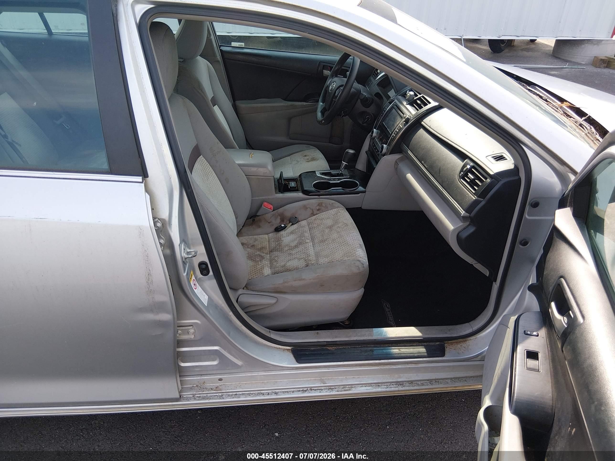 2013 Toyota Camry Le Серебряный vin: 4T4BF1FK3DR297240