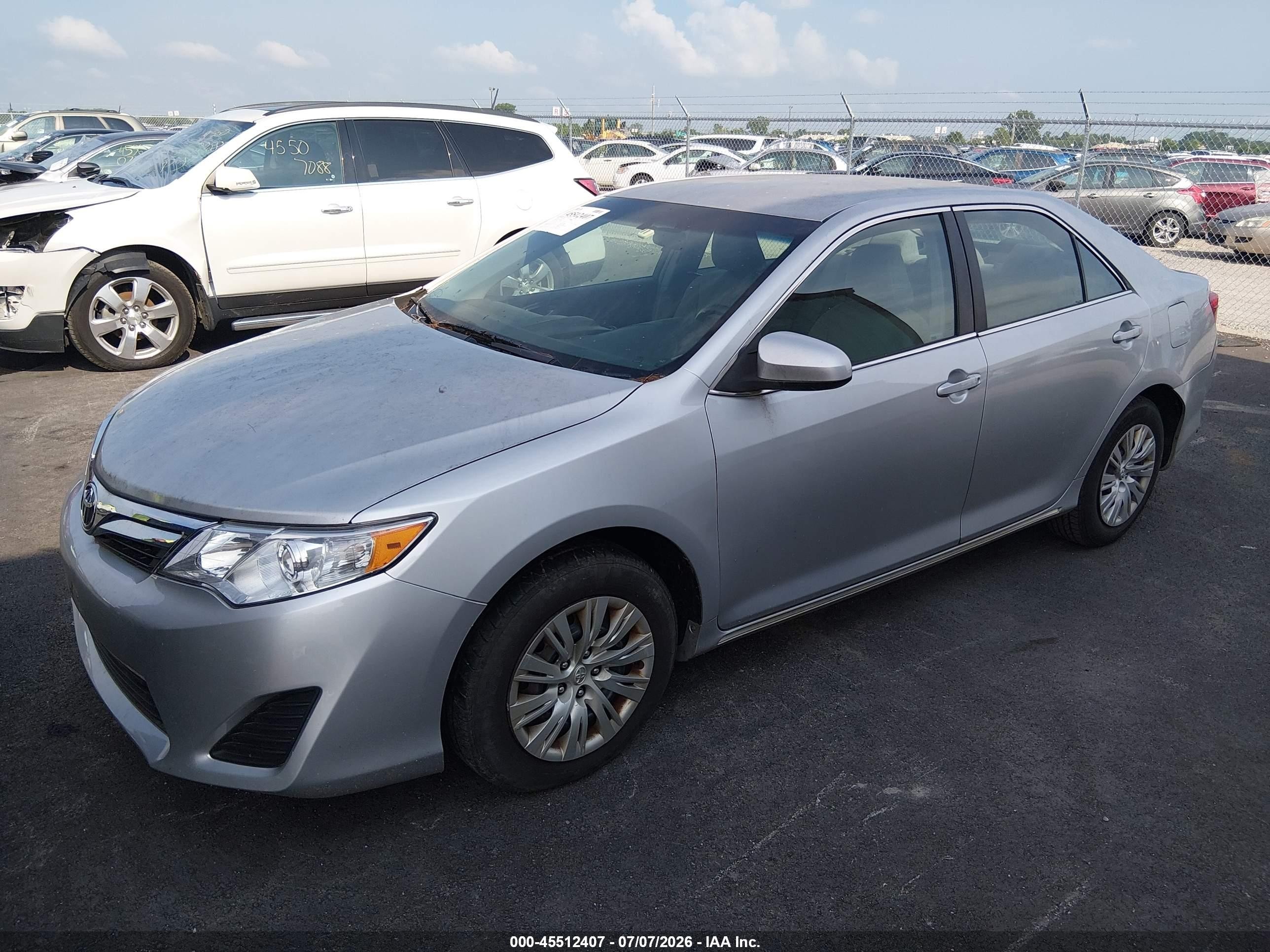 2013 Toyota Camry Le Серебряный vin: 4T4BF1FK3DR297240