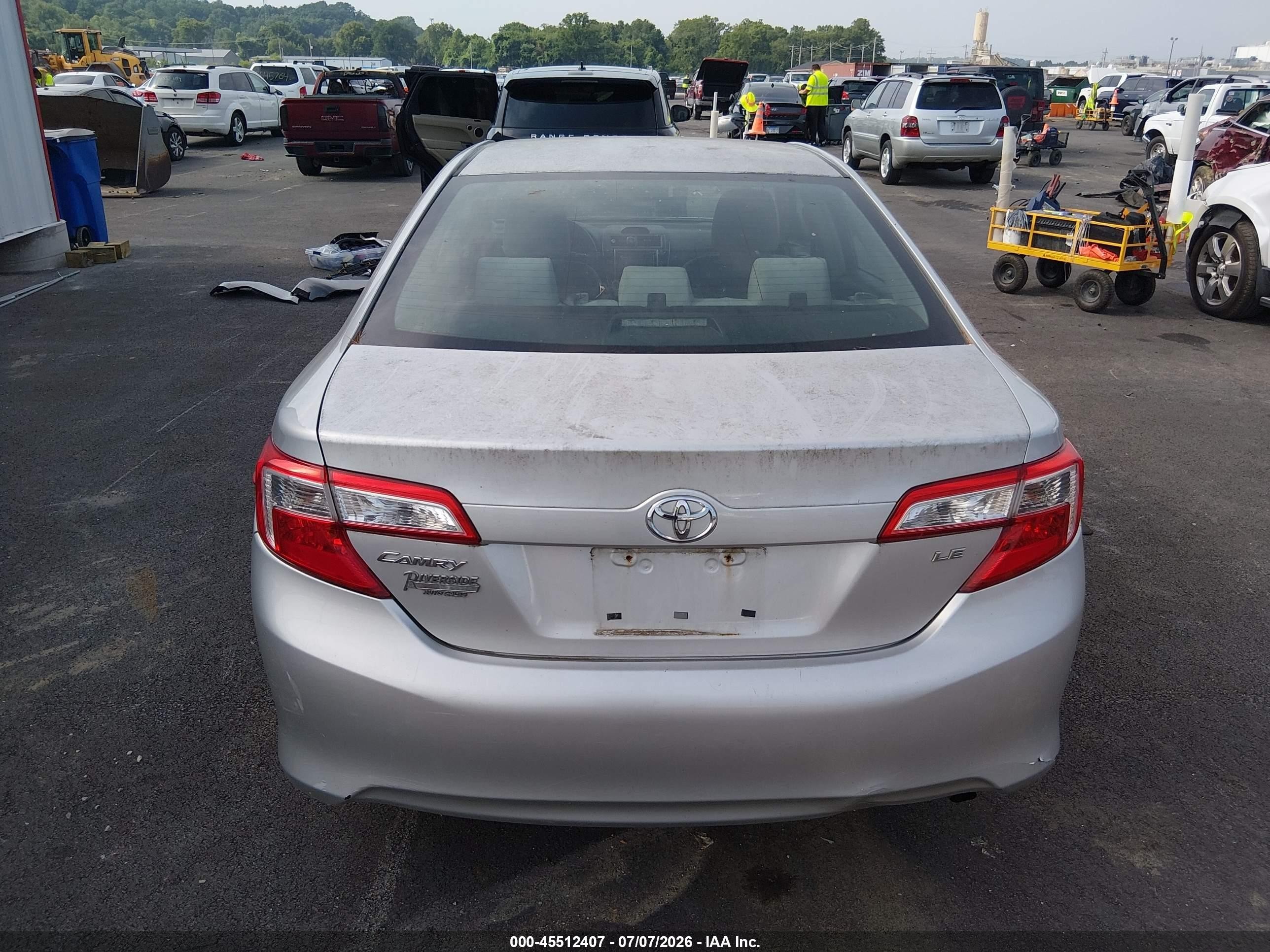2013 Toyota Camry Le Серебряный vin: 4T4BF1FK3DR297240