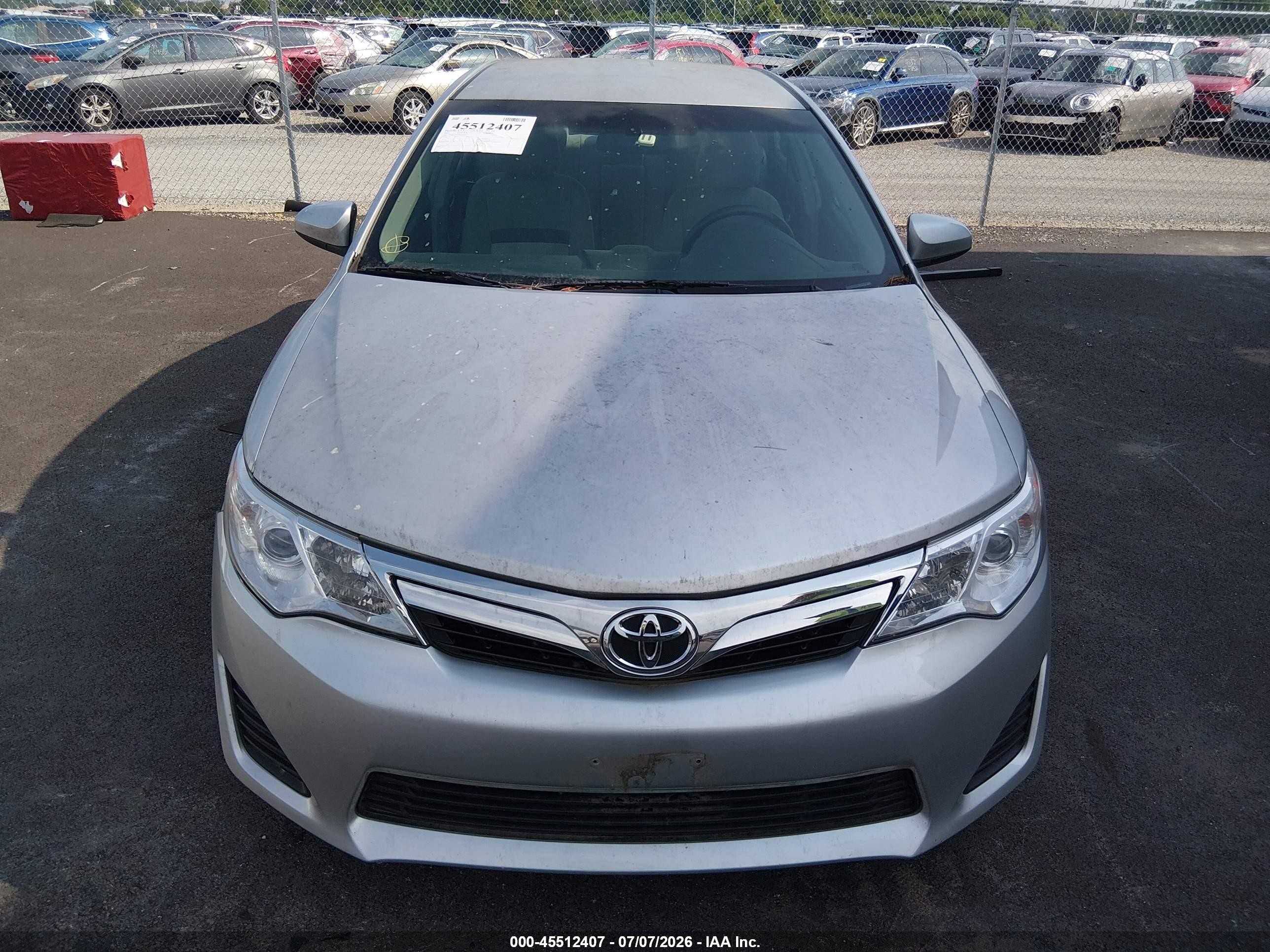 2013 Toyota Camry Le Серебряный vin: 4T4BF1FK3DR297240