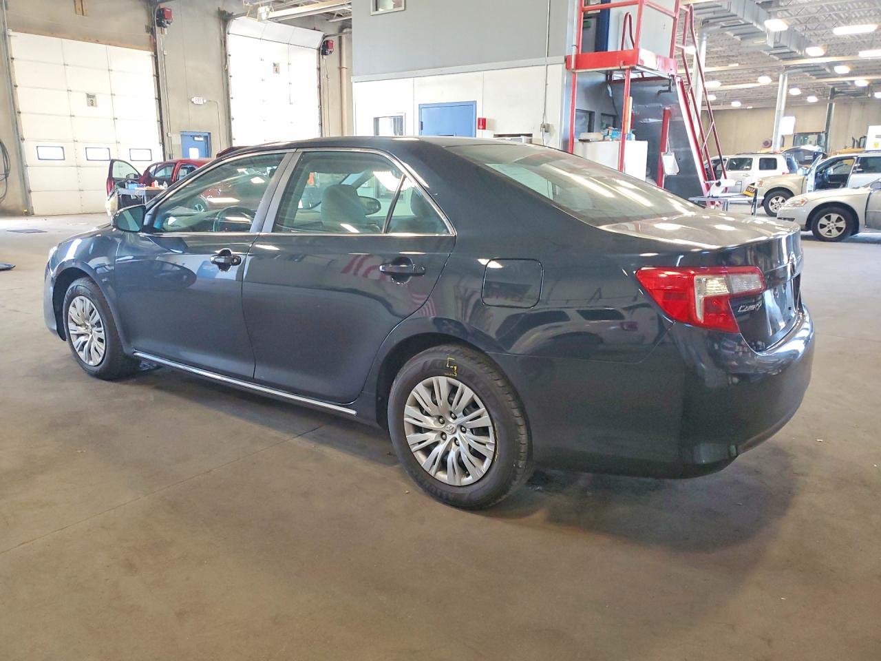 2013 Toyota Camry Le Blue vin: 4T4BF1FK3DR306051