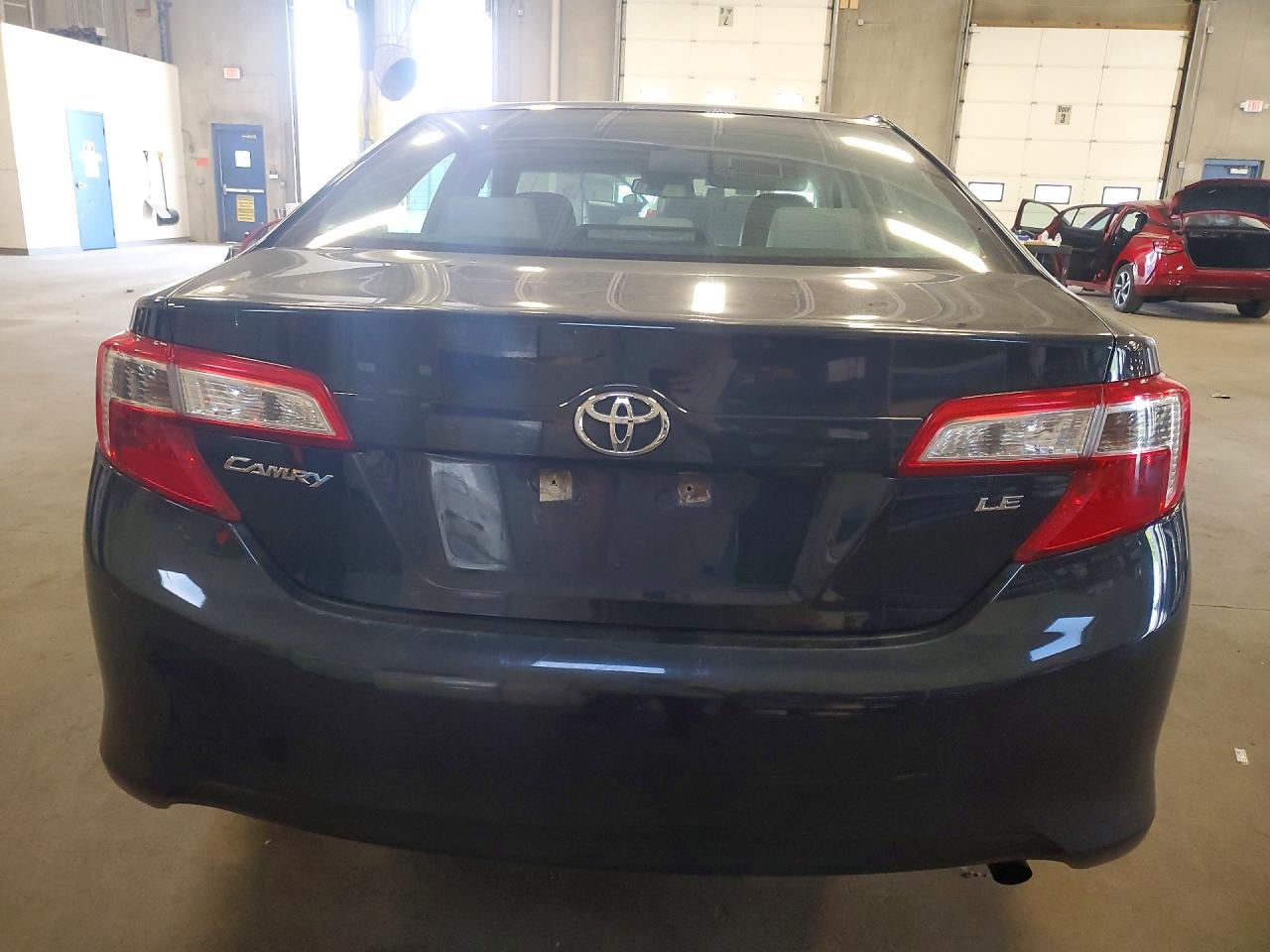 2013 Toyota Camry Le Blue vin: 4T4BF1FK3DR306051
