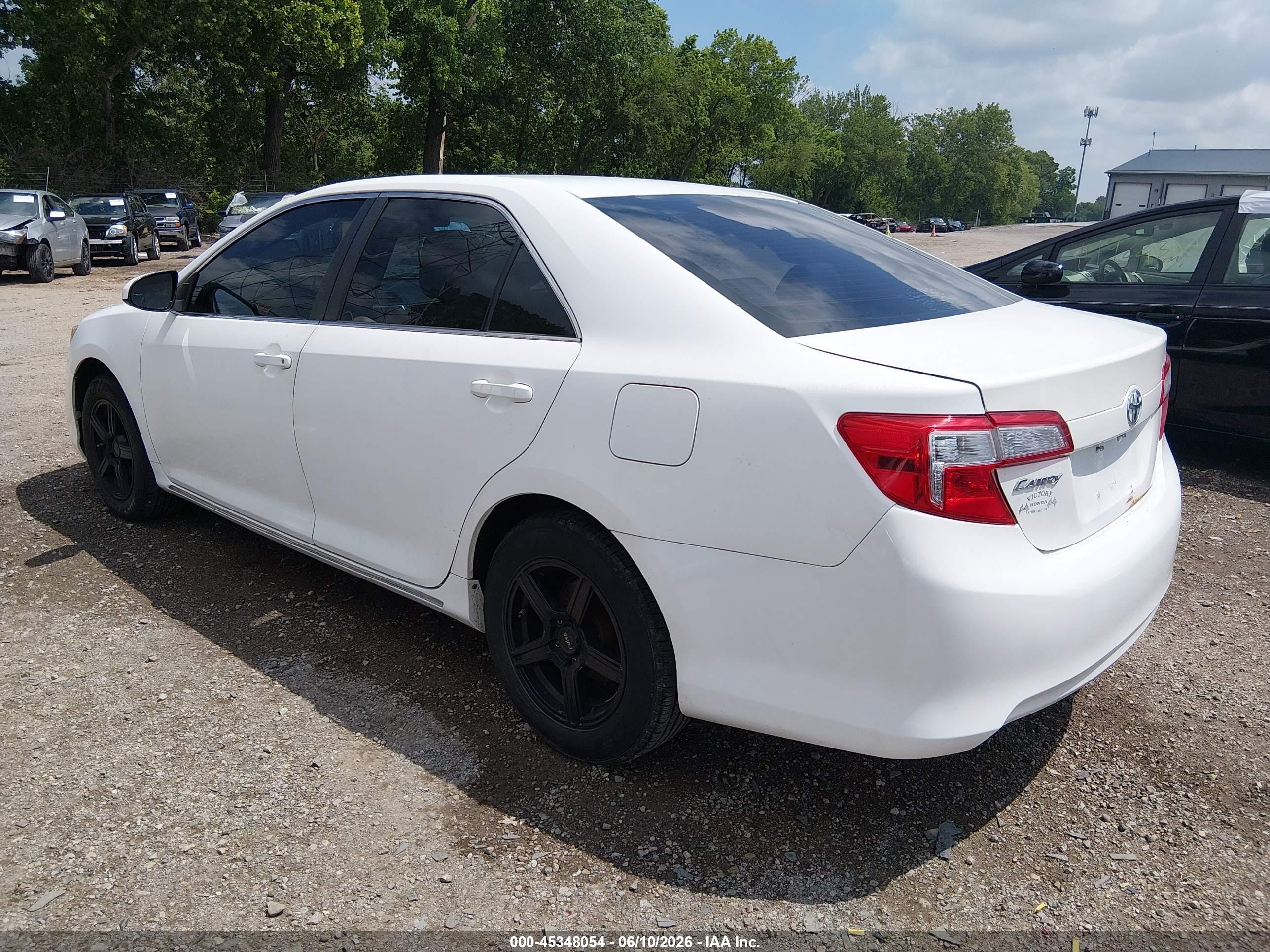 2013 Toyota Camry Le White vin: 4T4BF1FK3DR309144