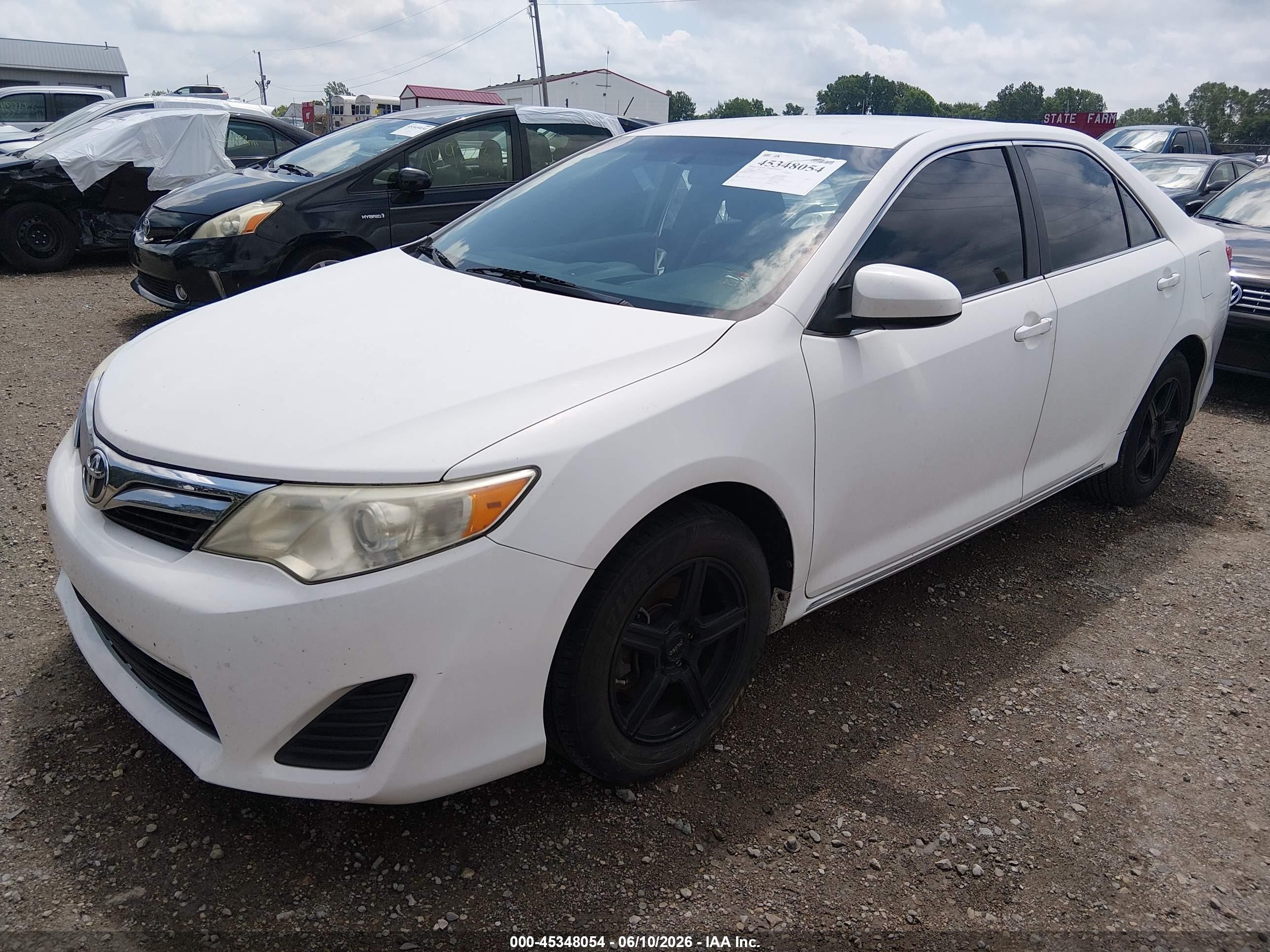 2013 Toyota Camry Le White vin: 4T4BF1FK3DR309144