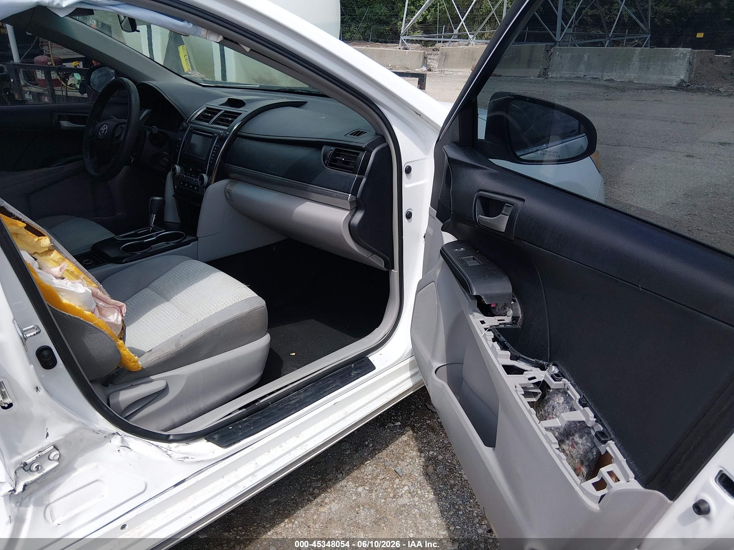 2013 Toyota Camry Le White vin: 4T4BF1FK3DR309144
