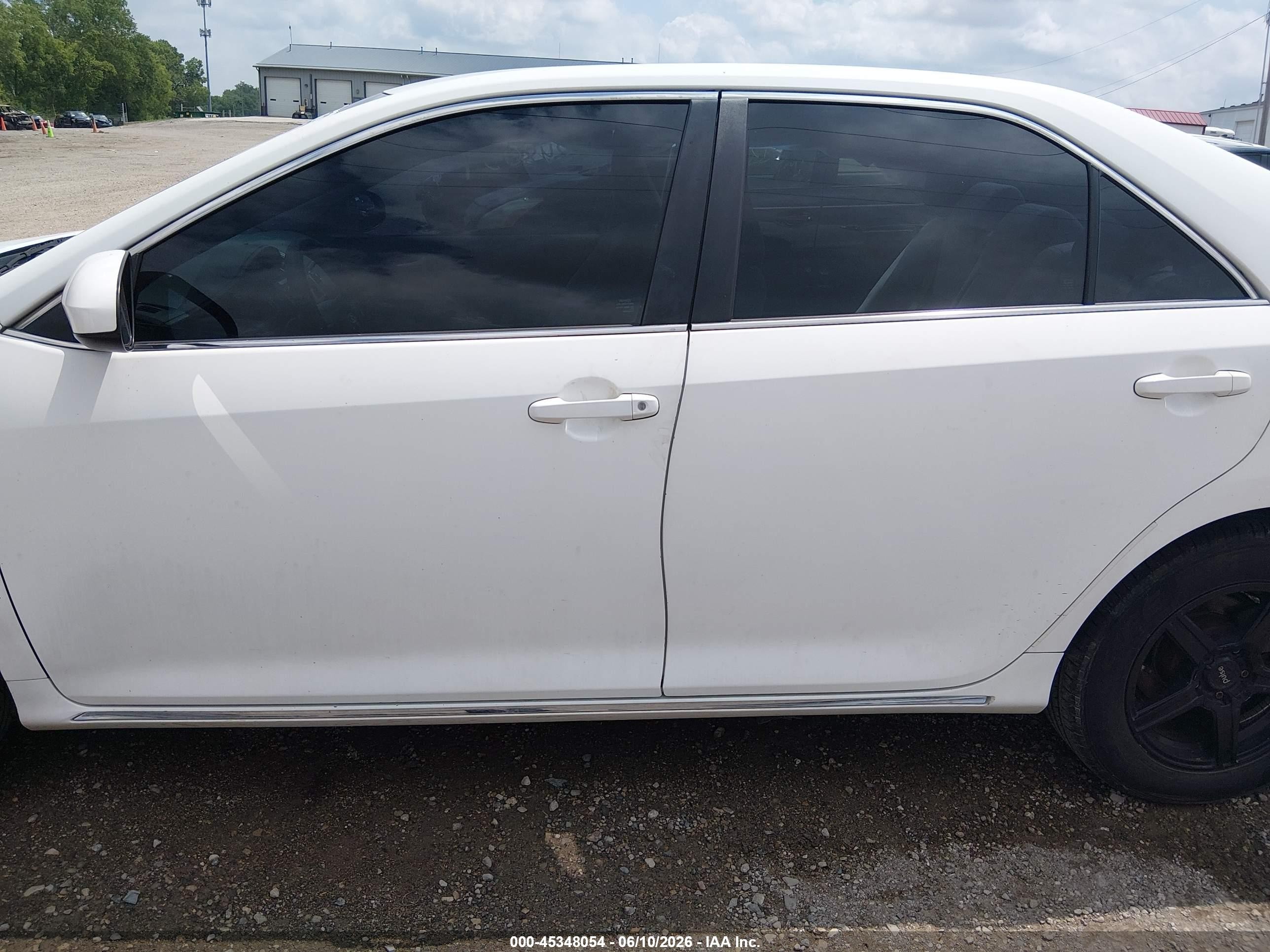 2013 Toyota Camry Le White vin: 4T4BF1FK3DR309144