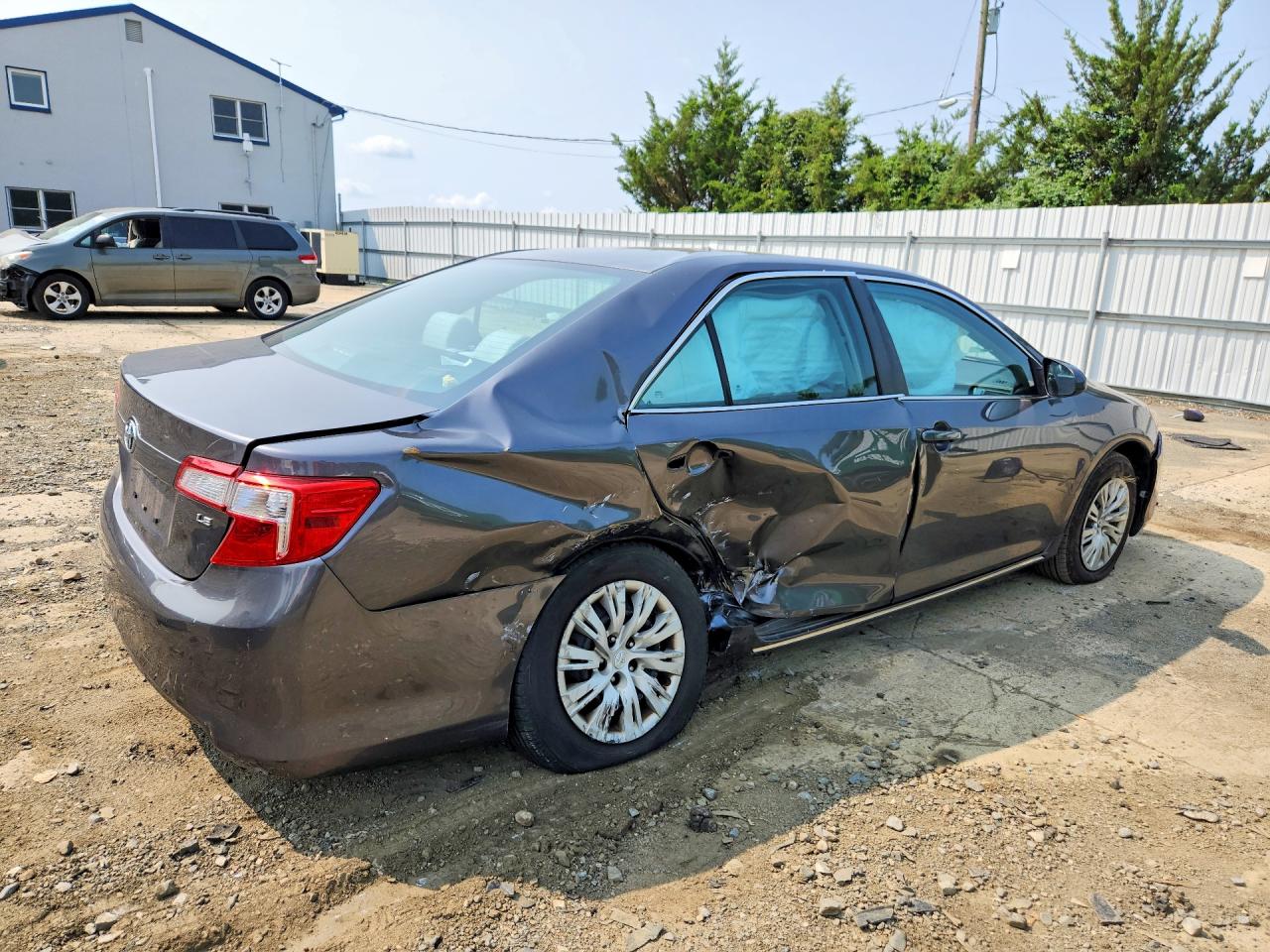 2013 Toyota Camry Le Gray vin: 4T4BF1FK3DR322556