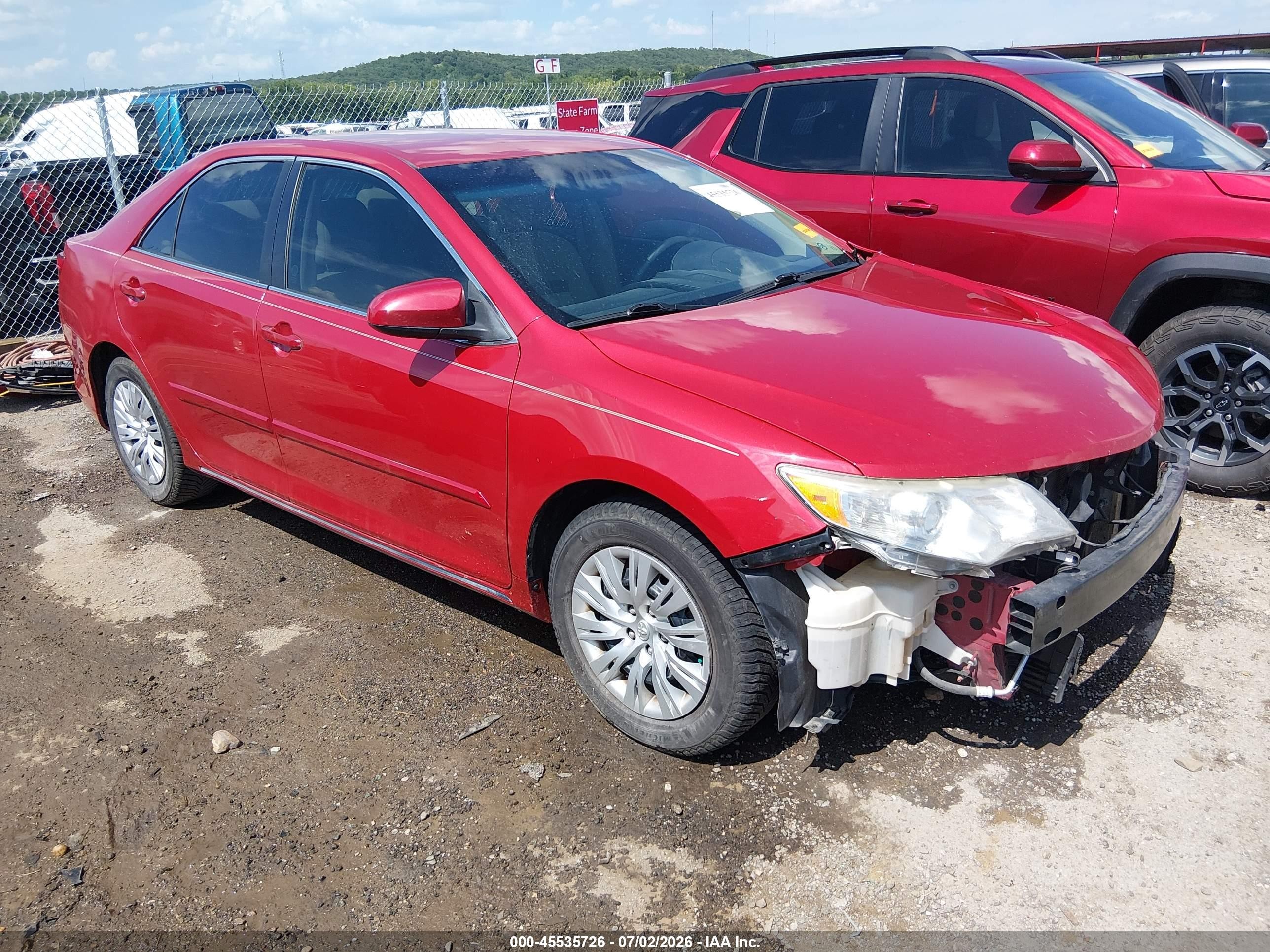 2013 Toyota Camry Le Red vin: 4T4BF1FK3DR328051